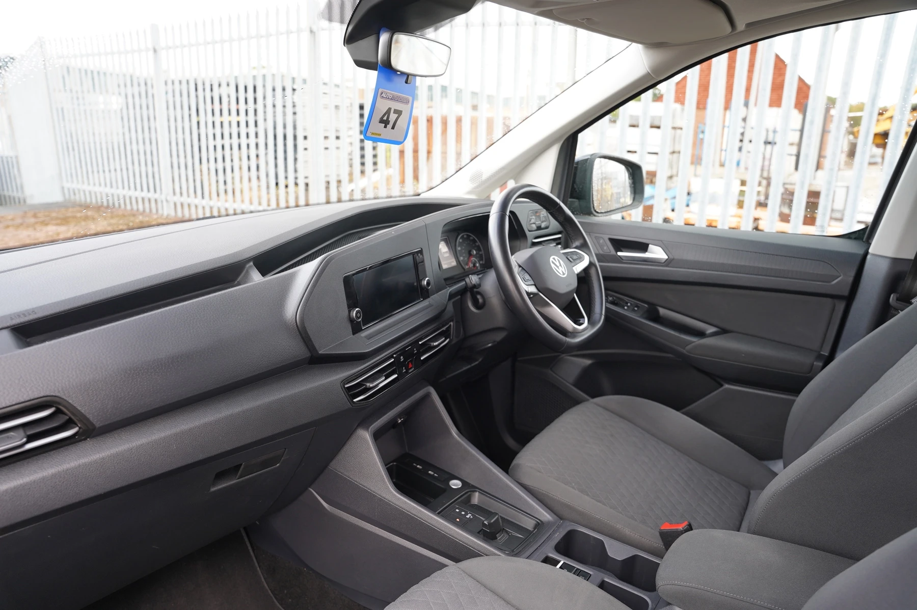 Volkswagen-Caddy-image-1