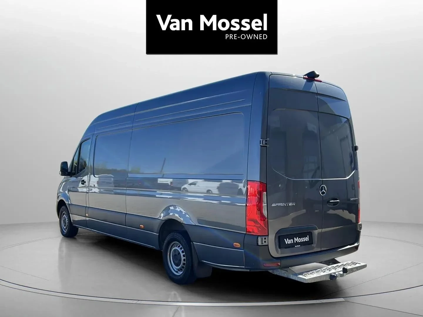 Mercedes-Benz-Sprinter-image-2