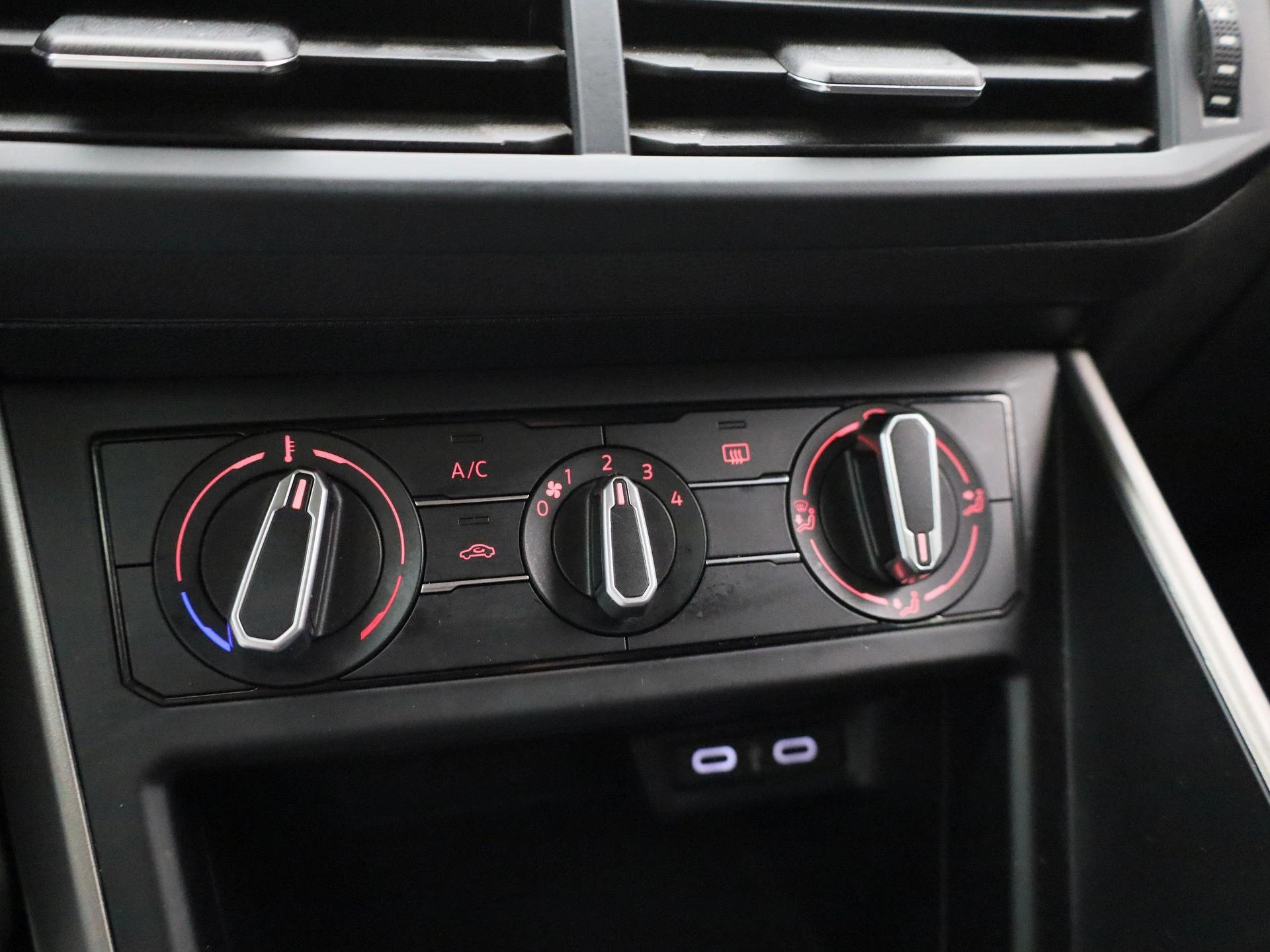 Volkswagen-Polo-image-26