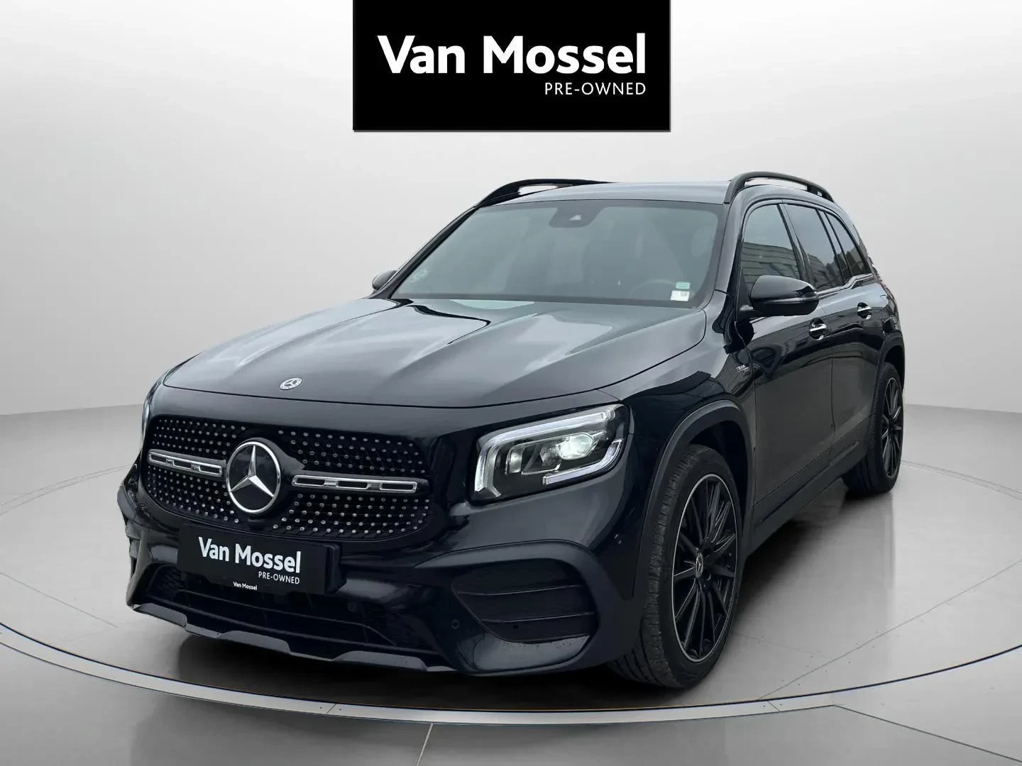 Mercedes-Benz-GLB-image-0