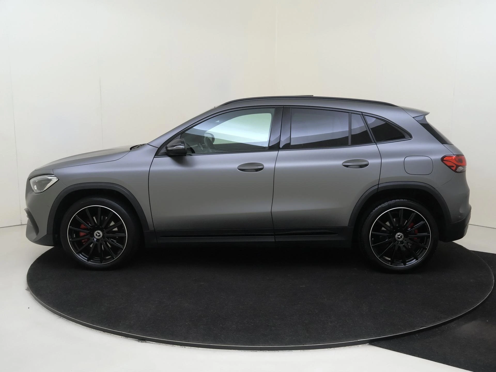 Mercedes-Benz-GLA-image-8