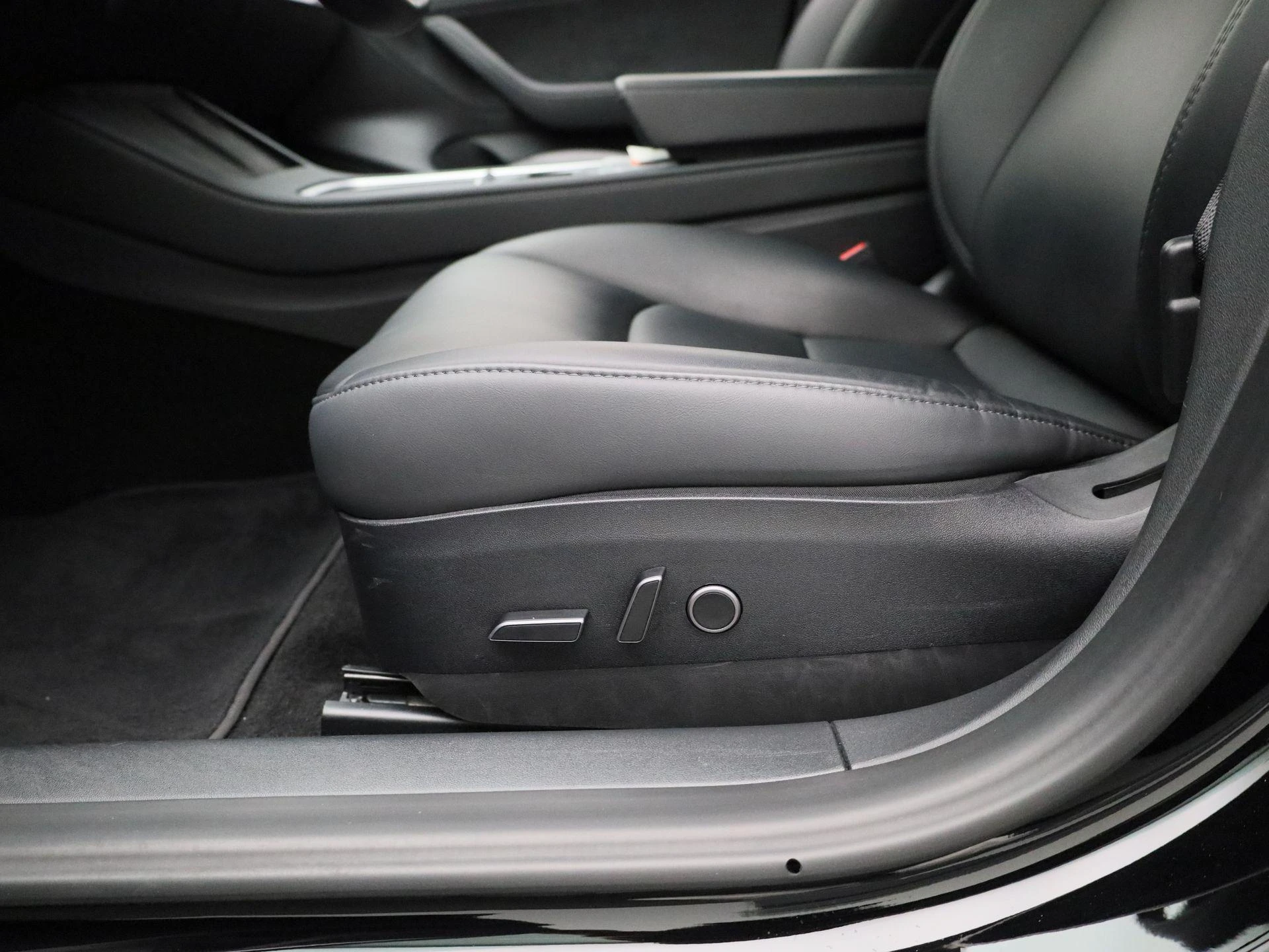 Tesla-Model 3-image-22