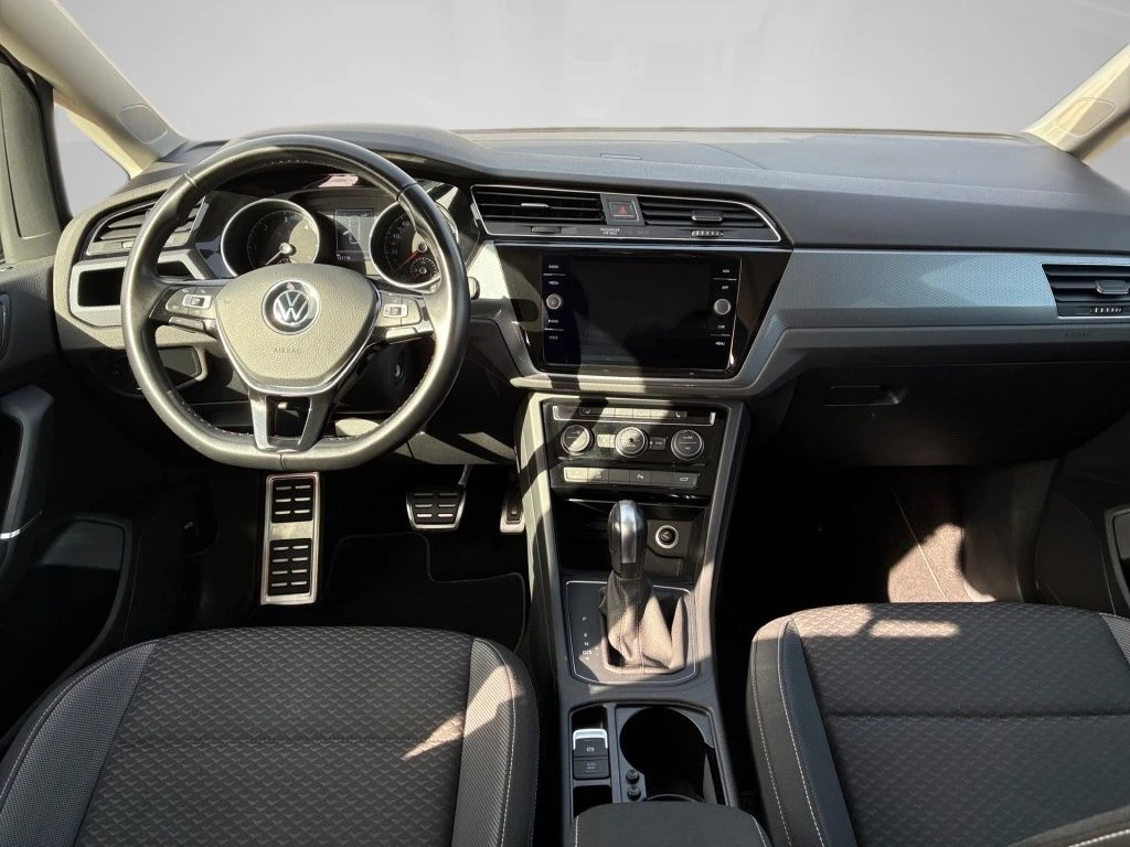 Volkswagen-Touran-image-10