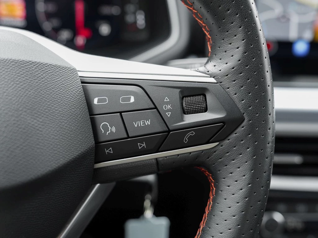 SEAT Ibiza 1.0 TSI FR Pro Black Edition *LED*Navi*Kamera*PDC*18" Performance*Digi-Cockpit*