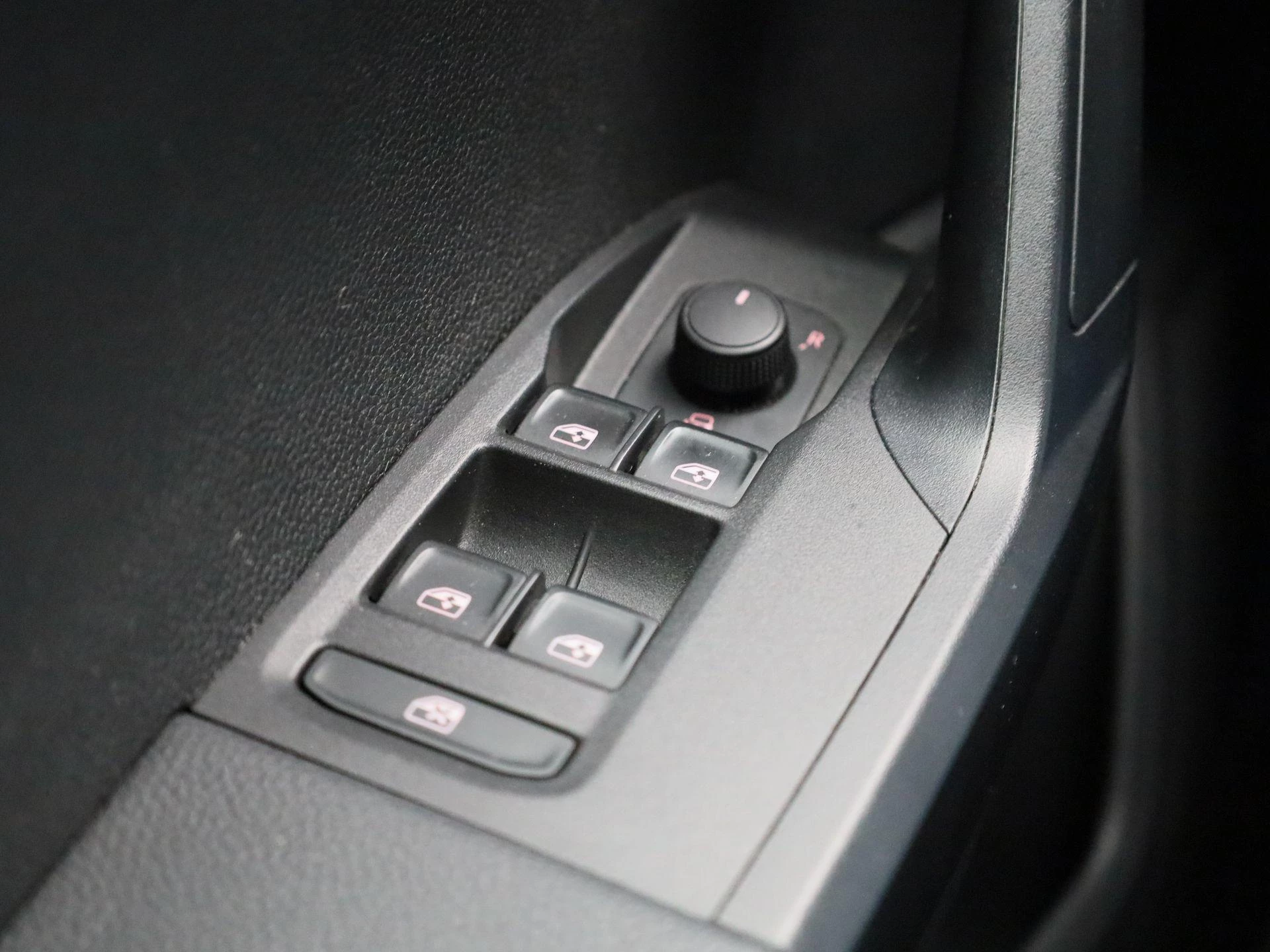 SEAT-Arona-image-28