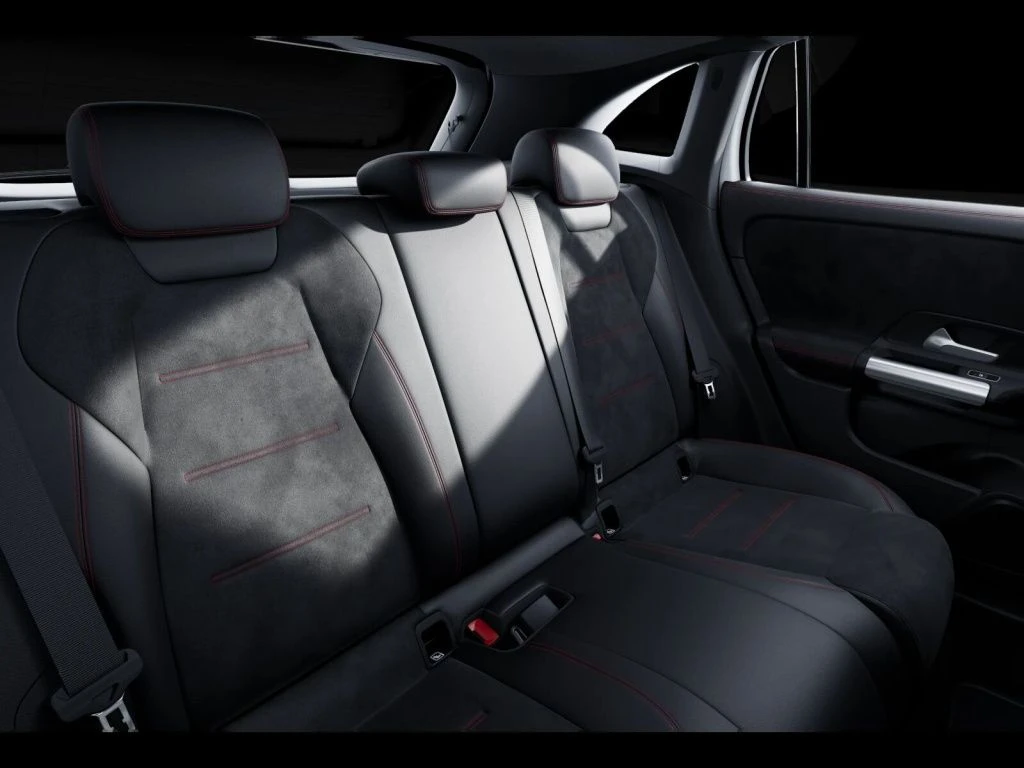 Mercedes-Benz-GLA 200 d-image-11