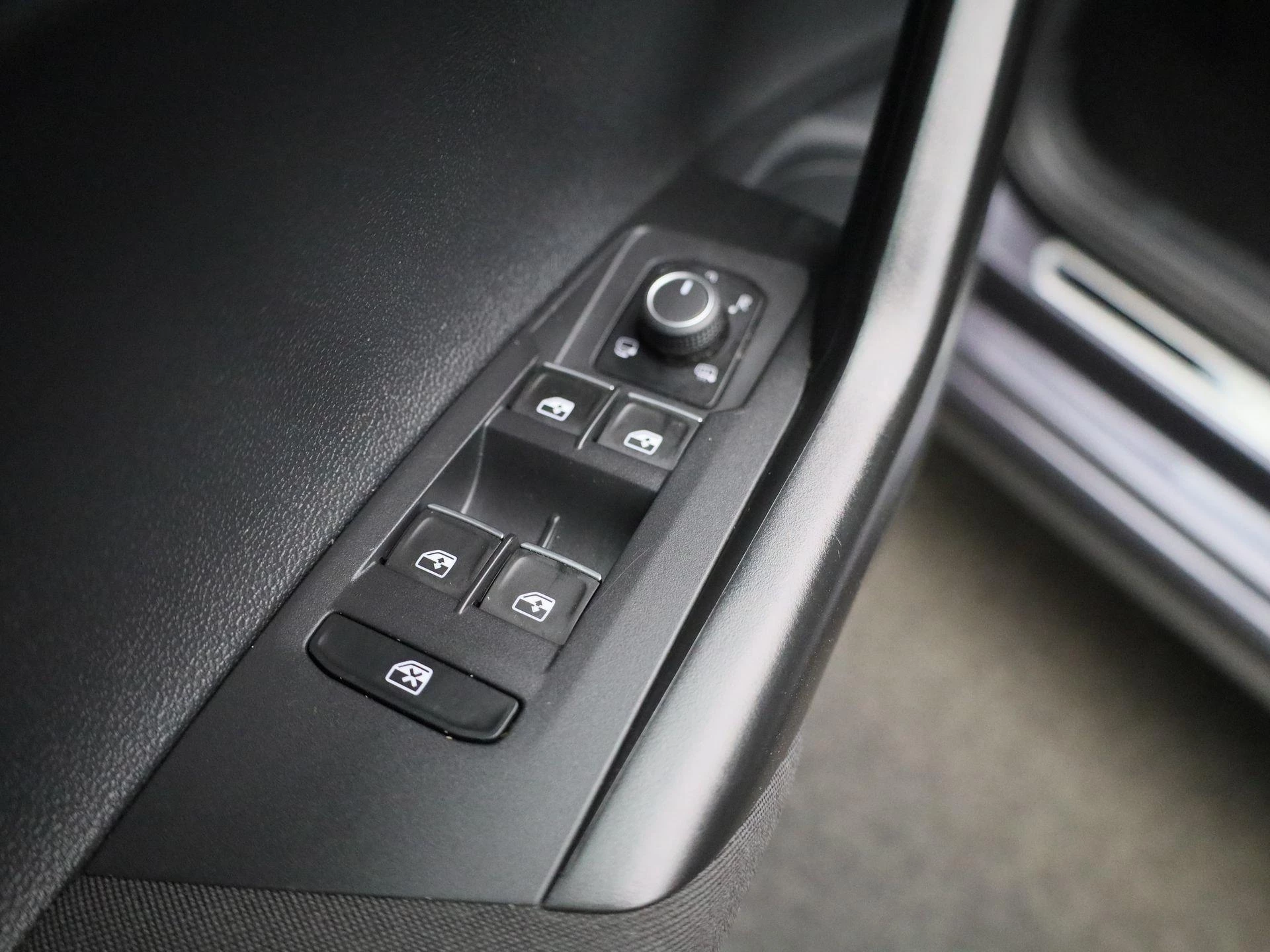 Volkswagen-Polo-image-27