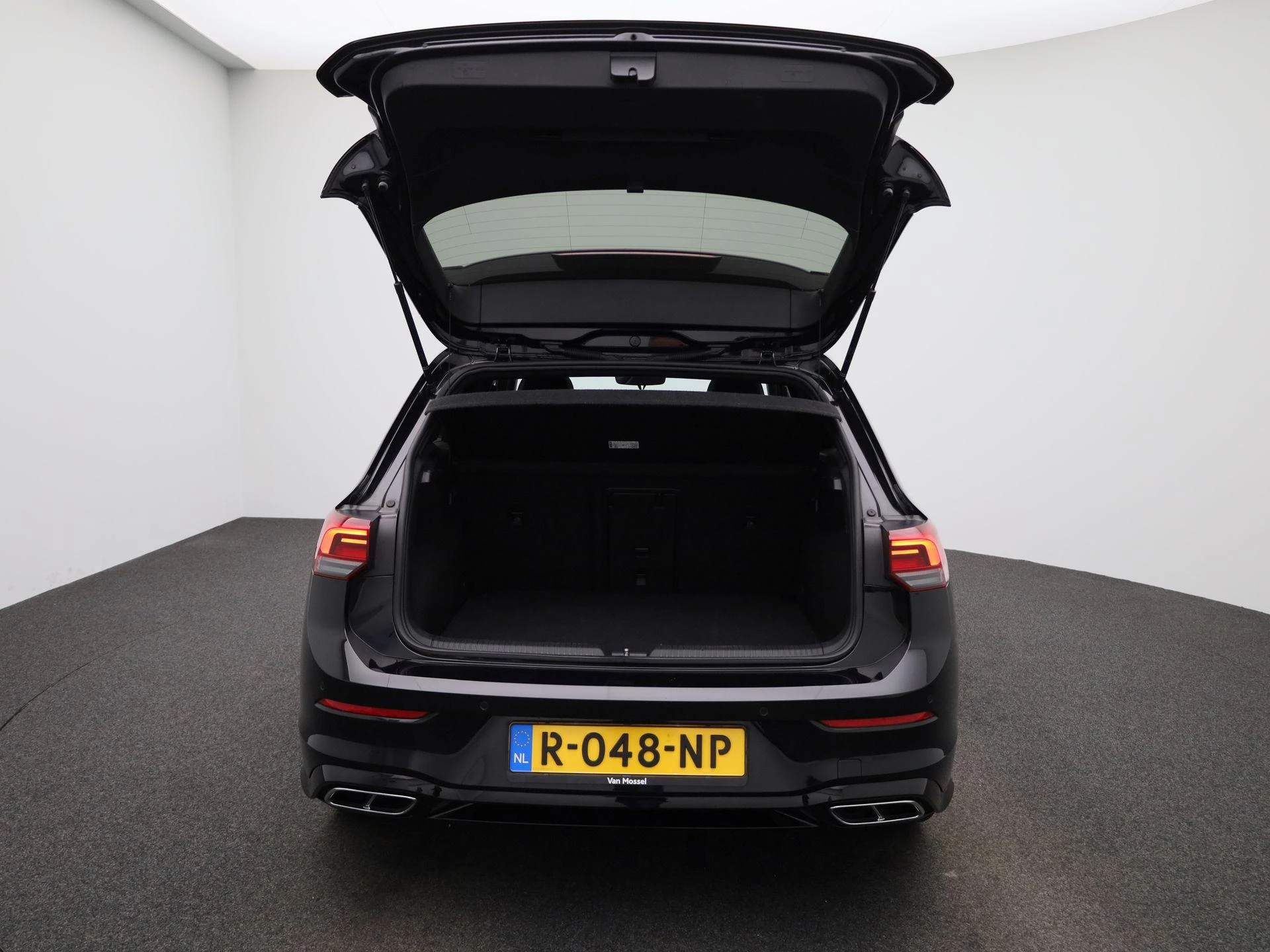 Volkswagen Golf 1.5 eTSI R-Line