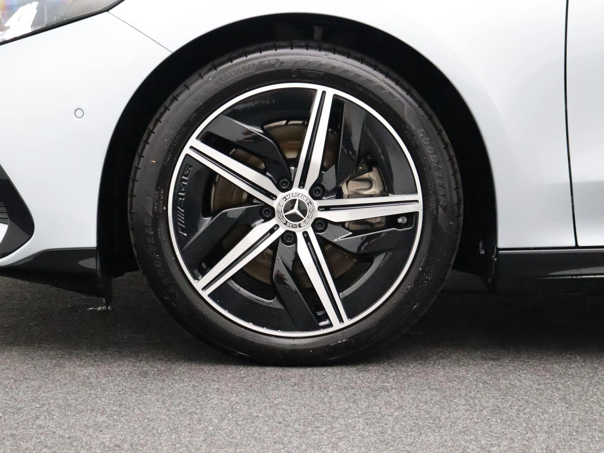 Mercedes-Benz-CLA-image-6