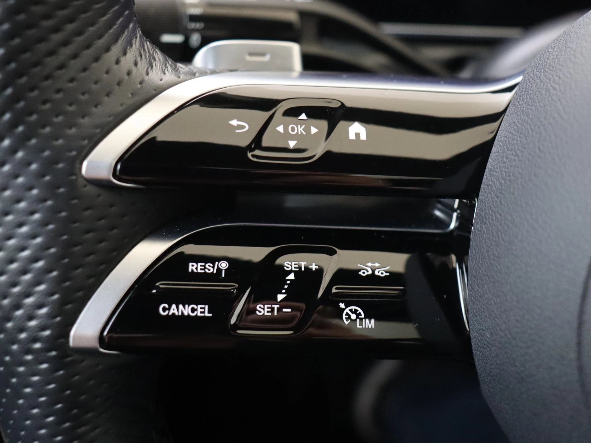 Mercedes-Benz-C-Klasse-image-16