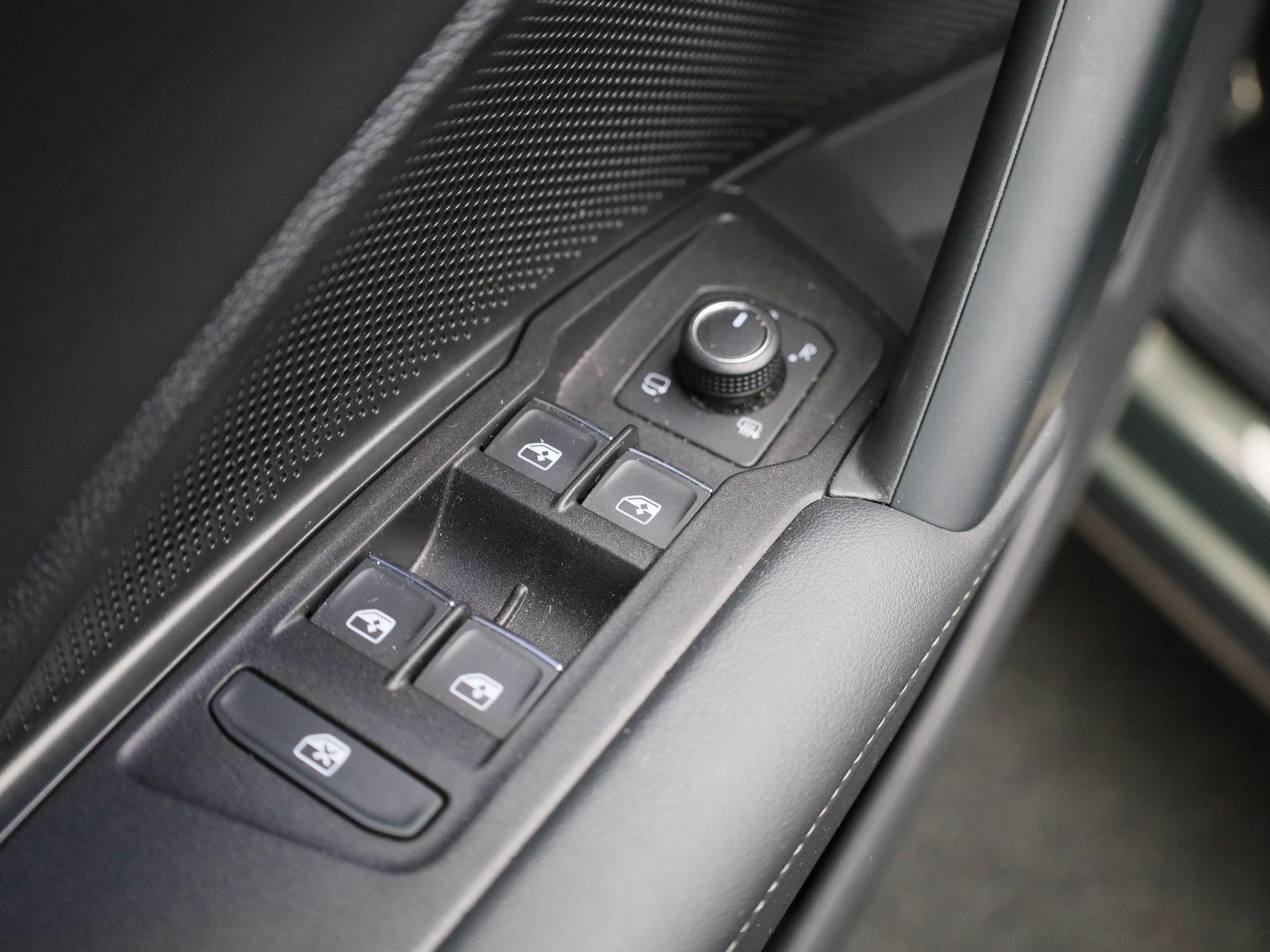 Volkswagen-Tiguan-image-36