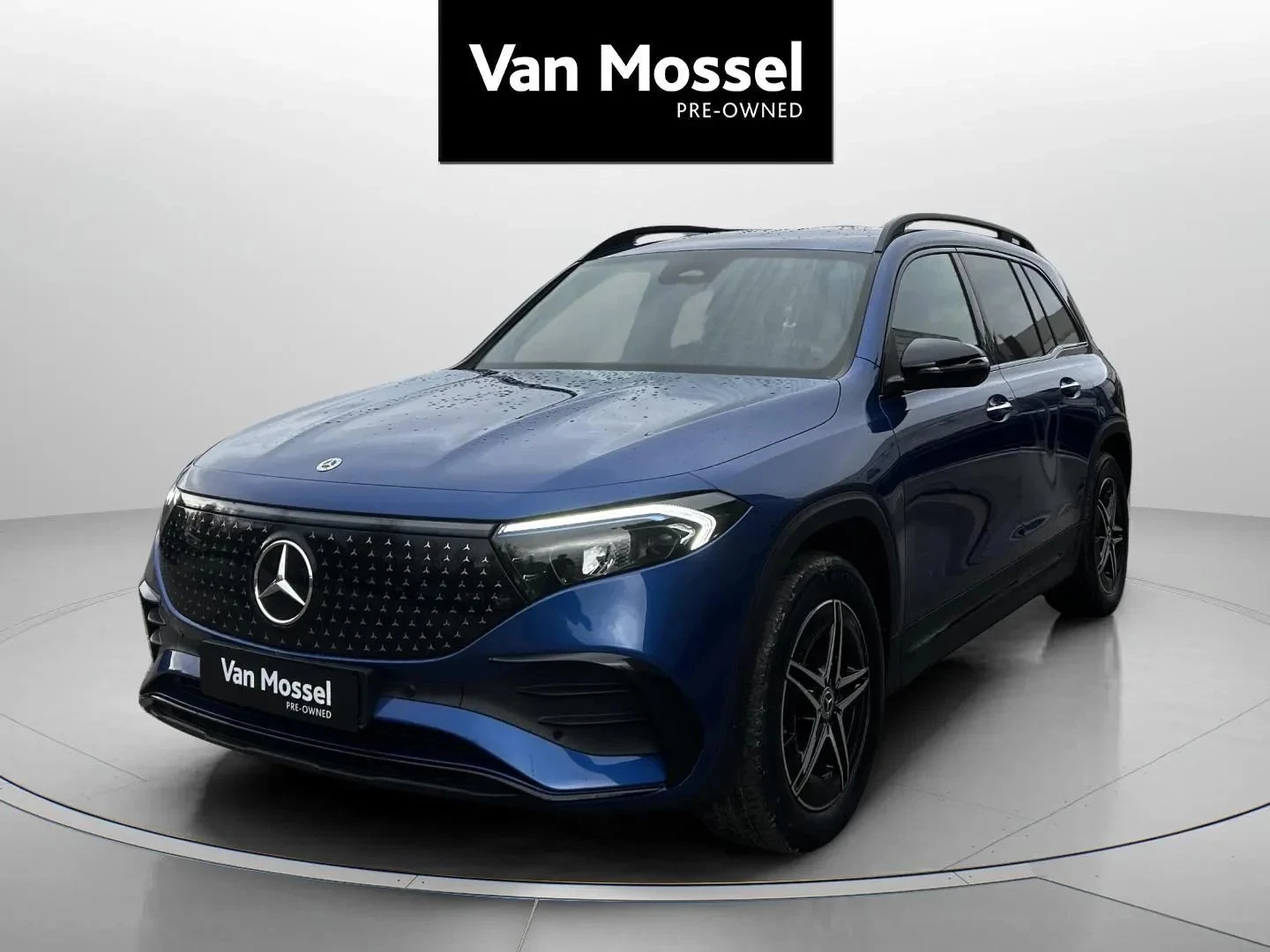 Mercedes-Benz-EQB-image-0