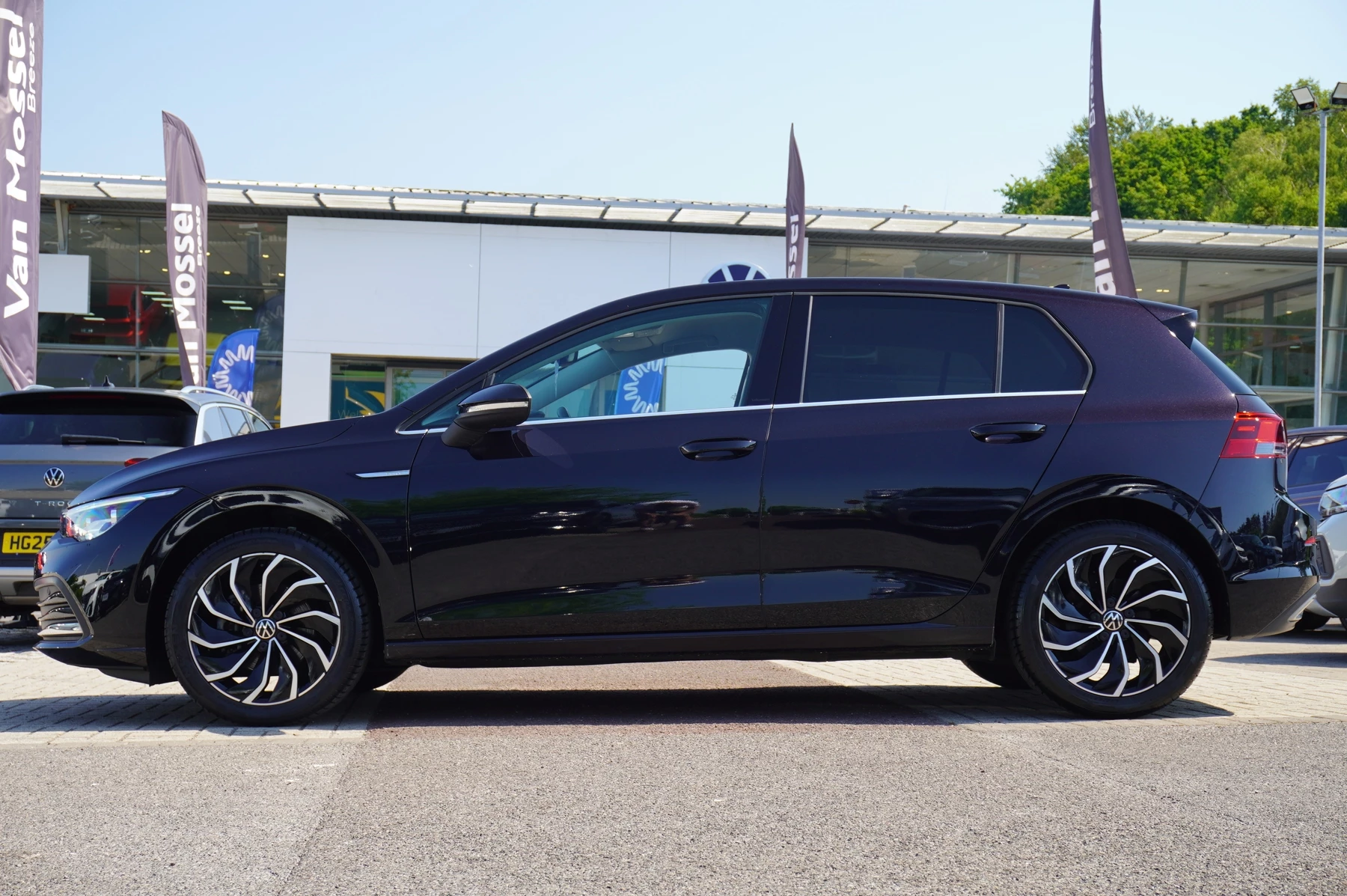 Volkswagen-Golf-image-17