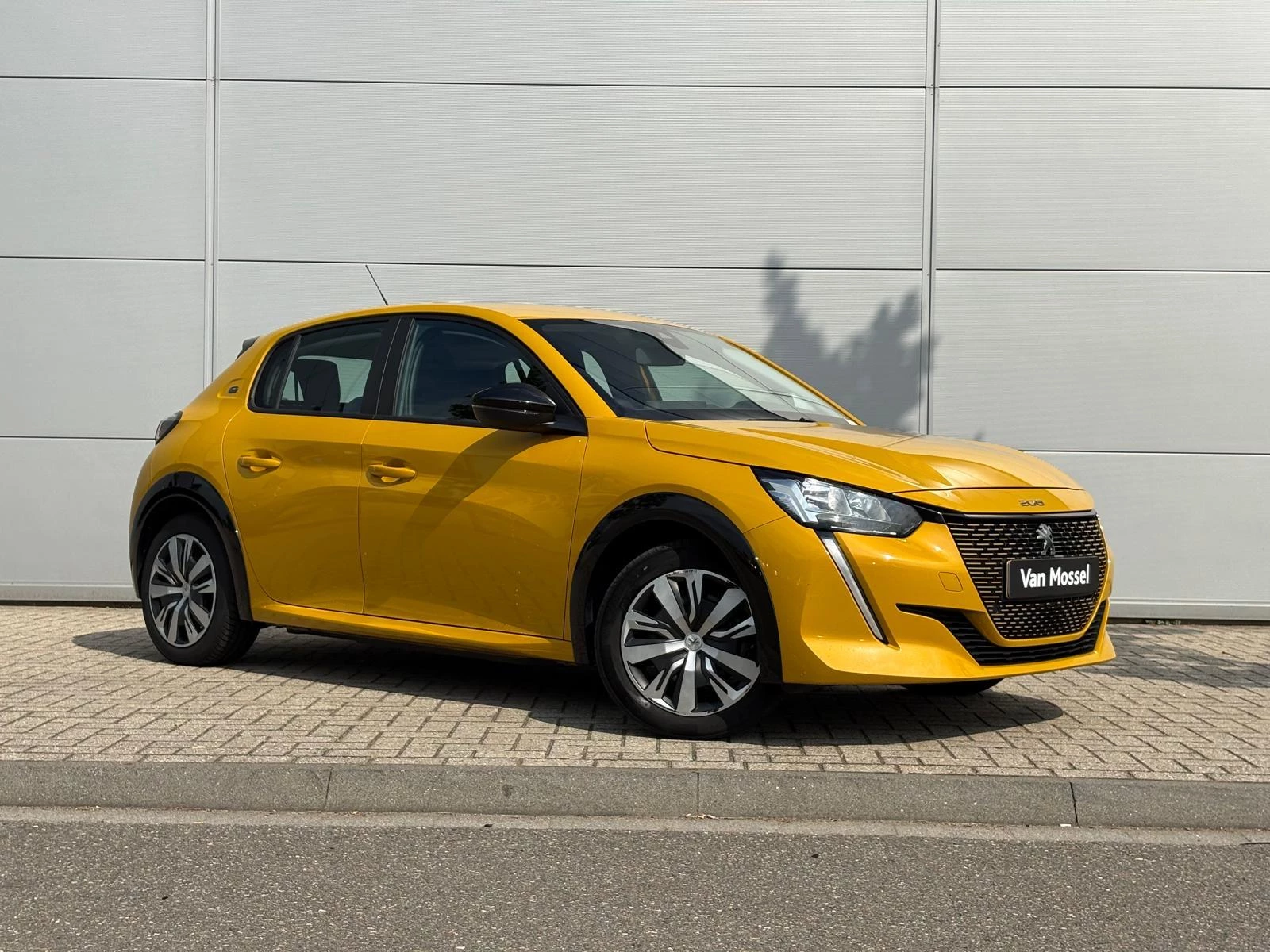 Peugeot-e-208-image-7