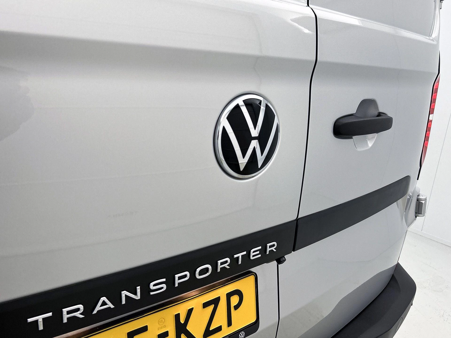 Volkswagen-Transporter-image-18