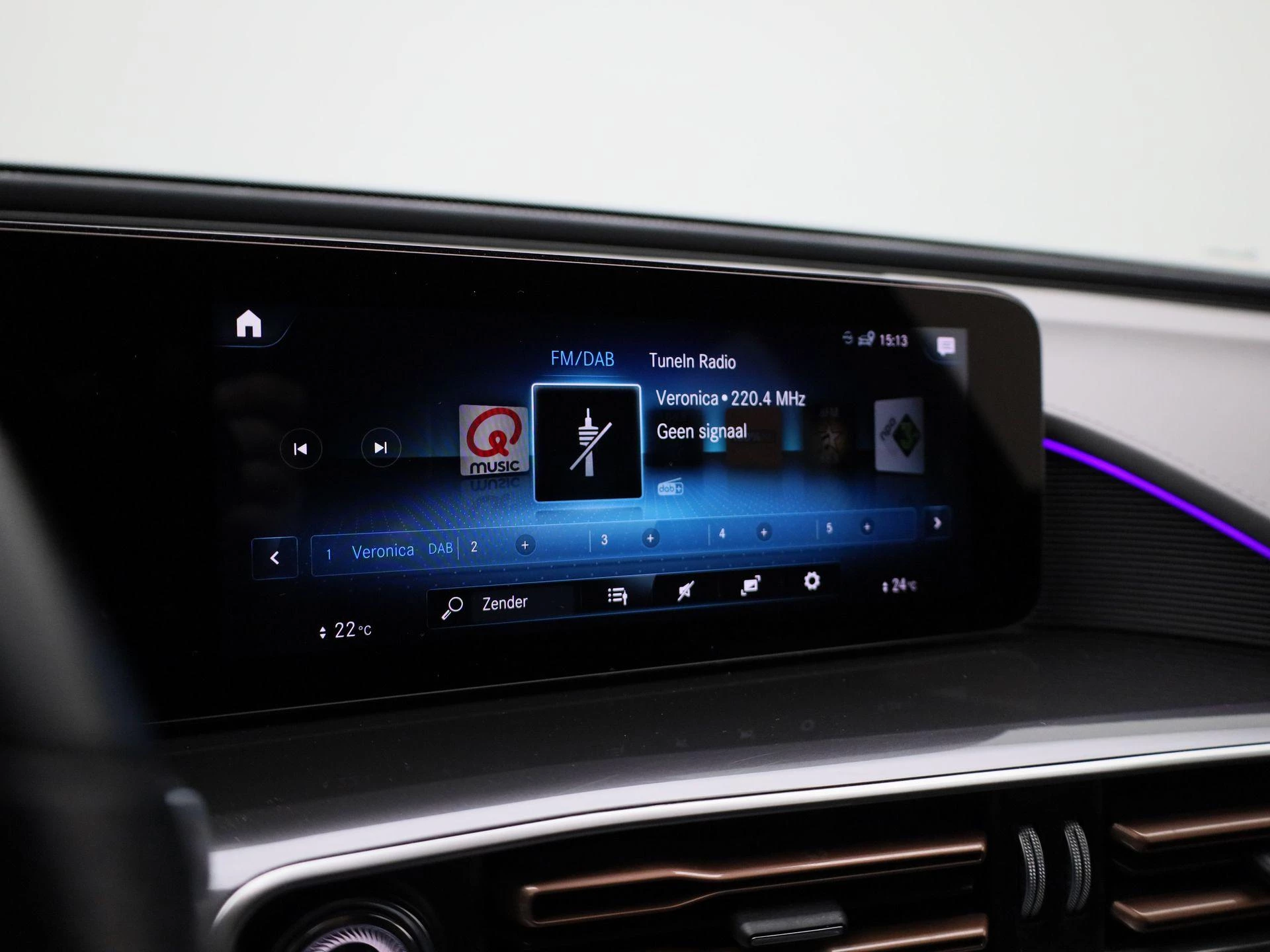 Mercedes-Benz-EQC-image-19