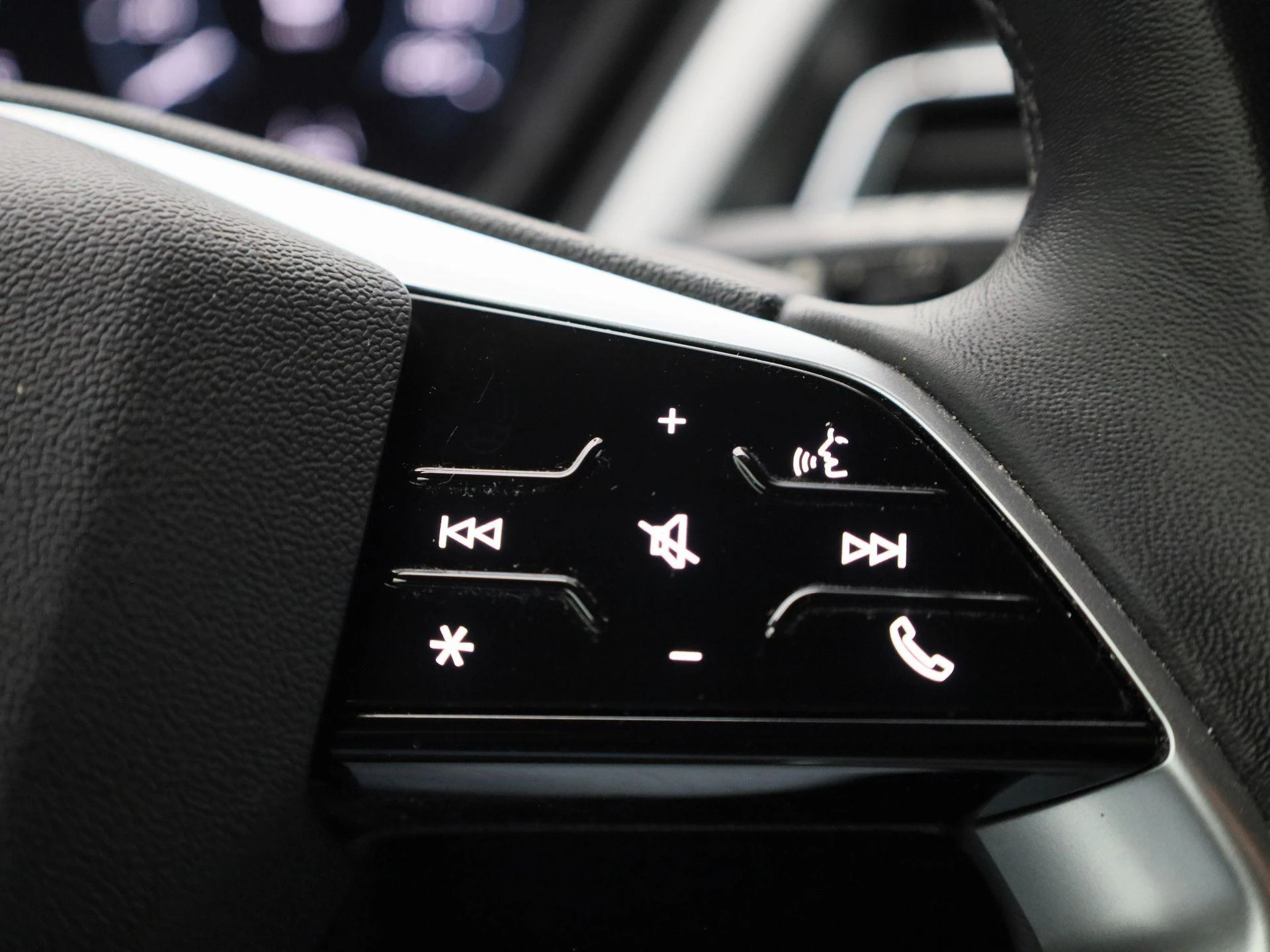 Audi-Q4 e-tron-image-21