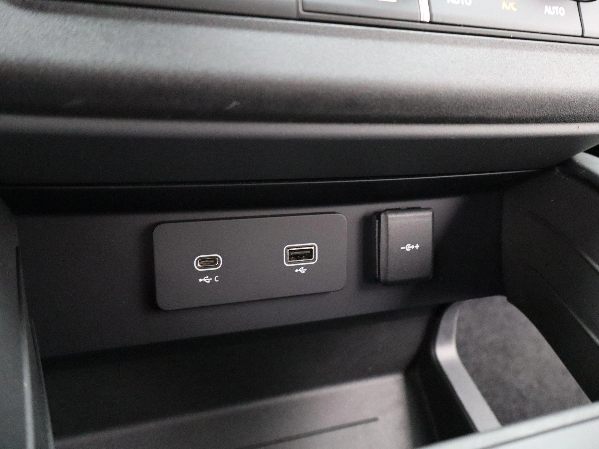 Land Rover-Defender-image-21