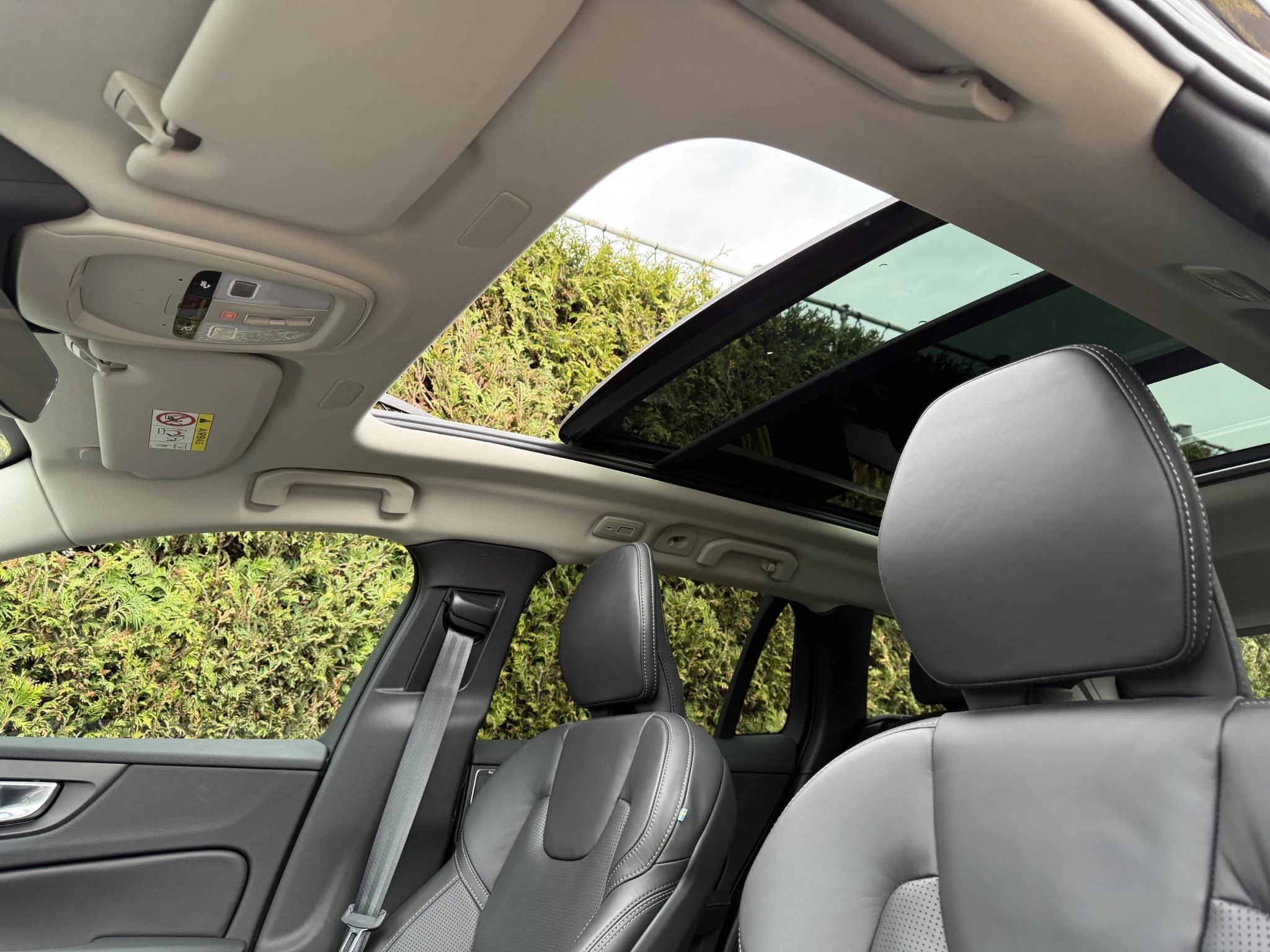 Volvo V60 T8 Plug-in hybrid AWD Ultra Dark