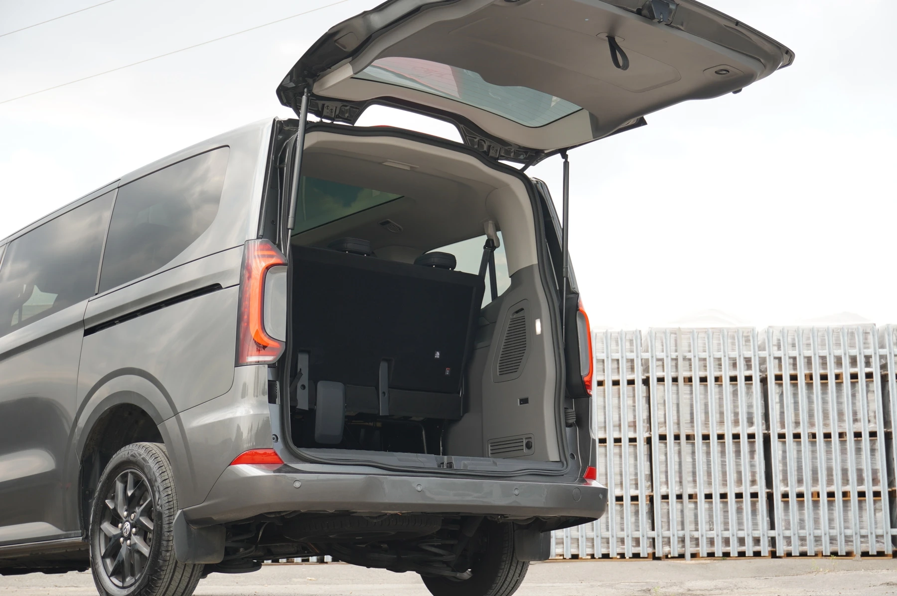 Volkswagen-Transporter-image-52
