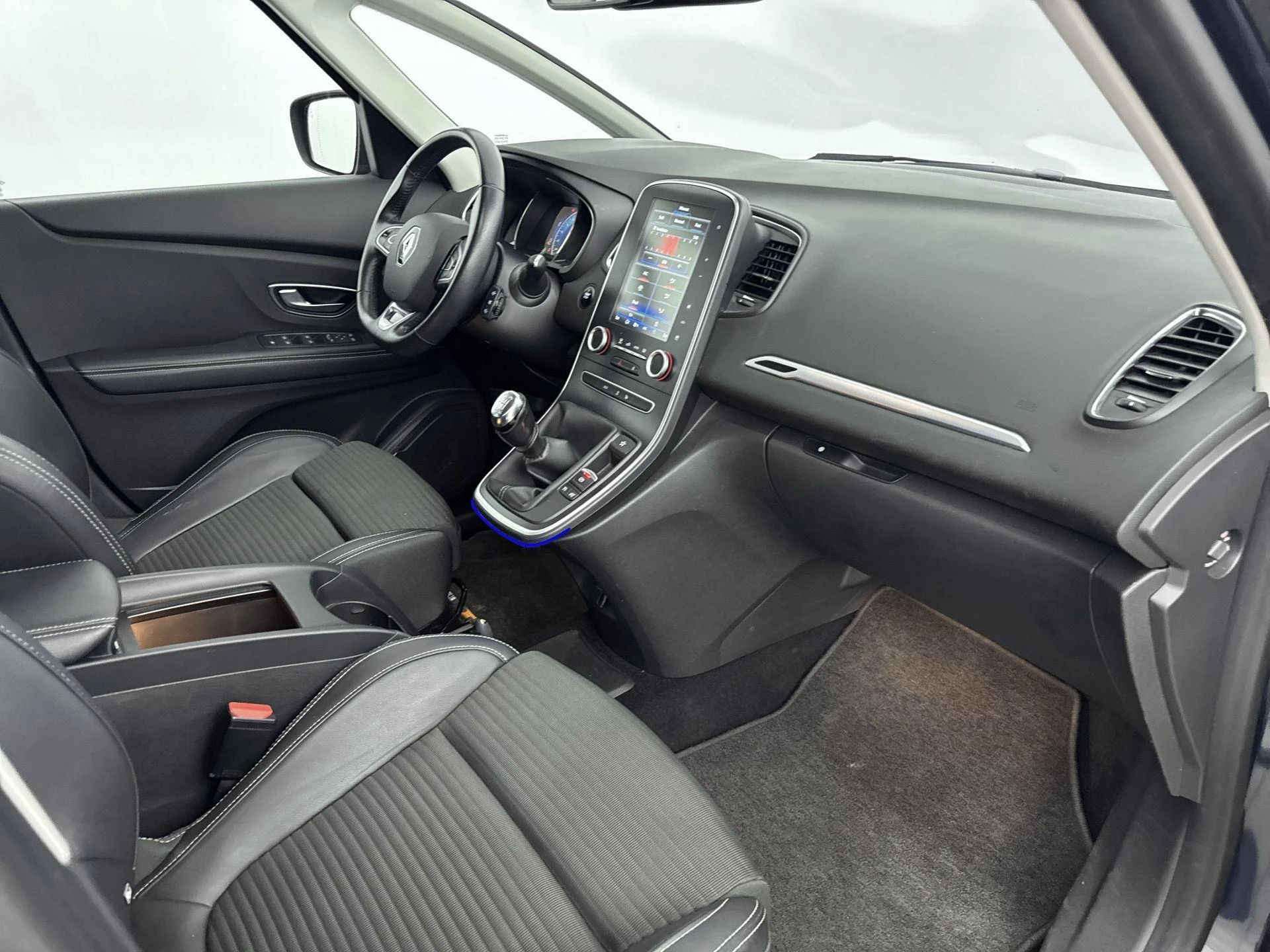 Renault-Grand Scénic-image-17