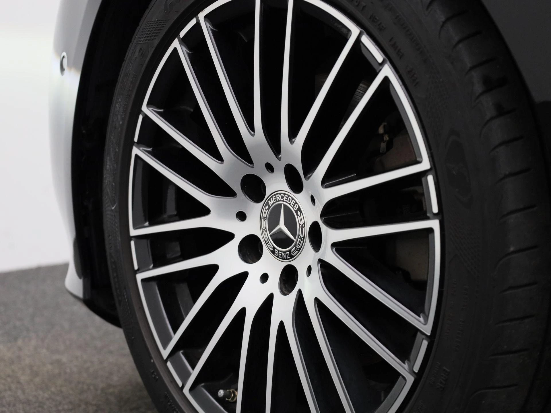 Mercedes-Benz-C-Klasse-image-46