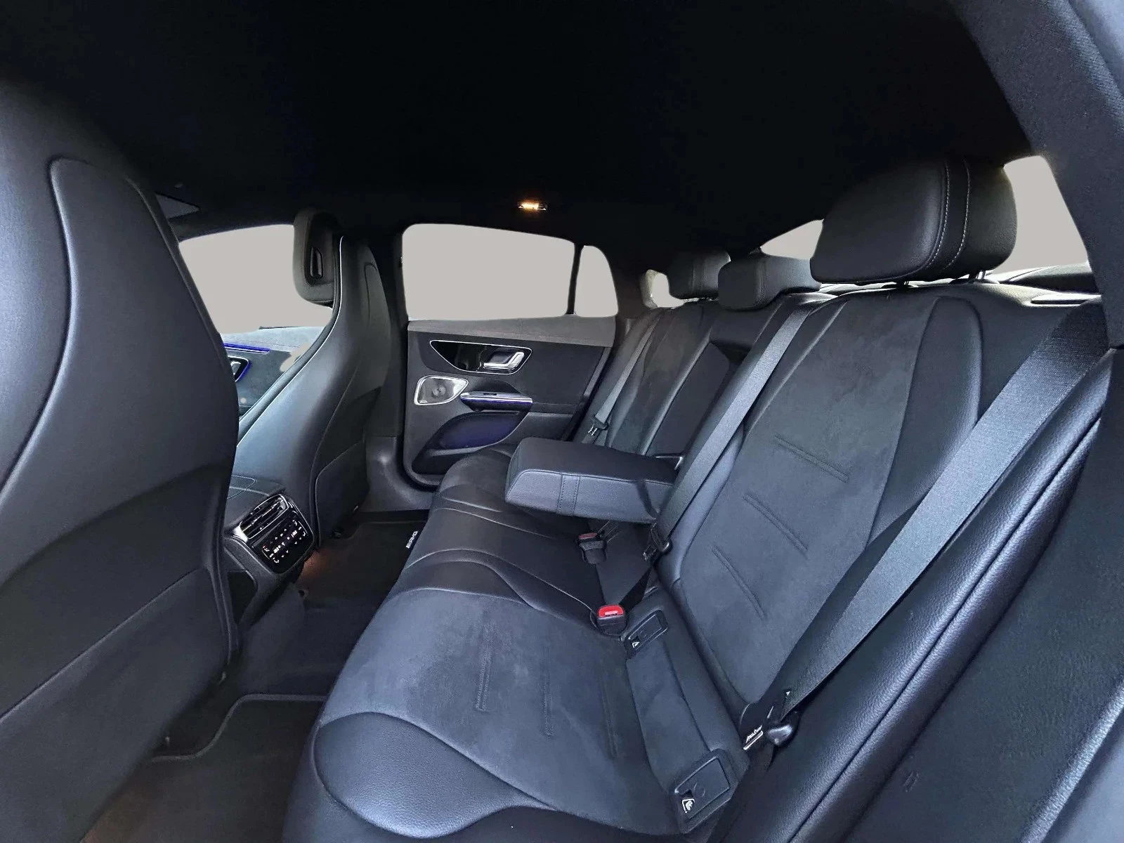 Mercedes-Benz-EQE-image-13