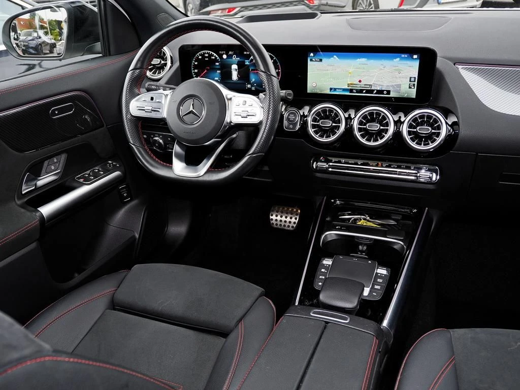 Mercedes-Benz-GLA 220 d-image-10