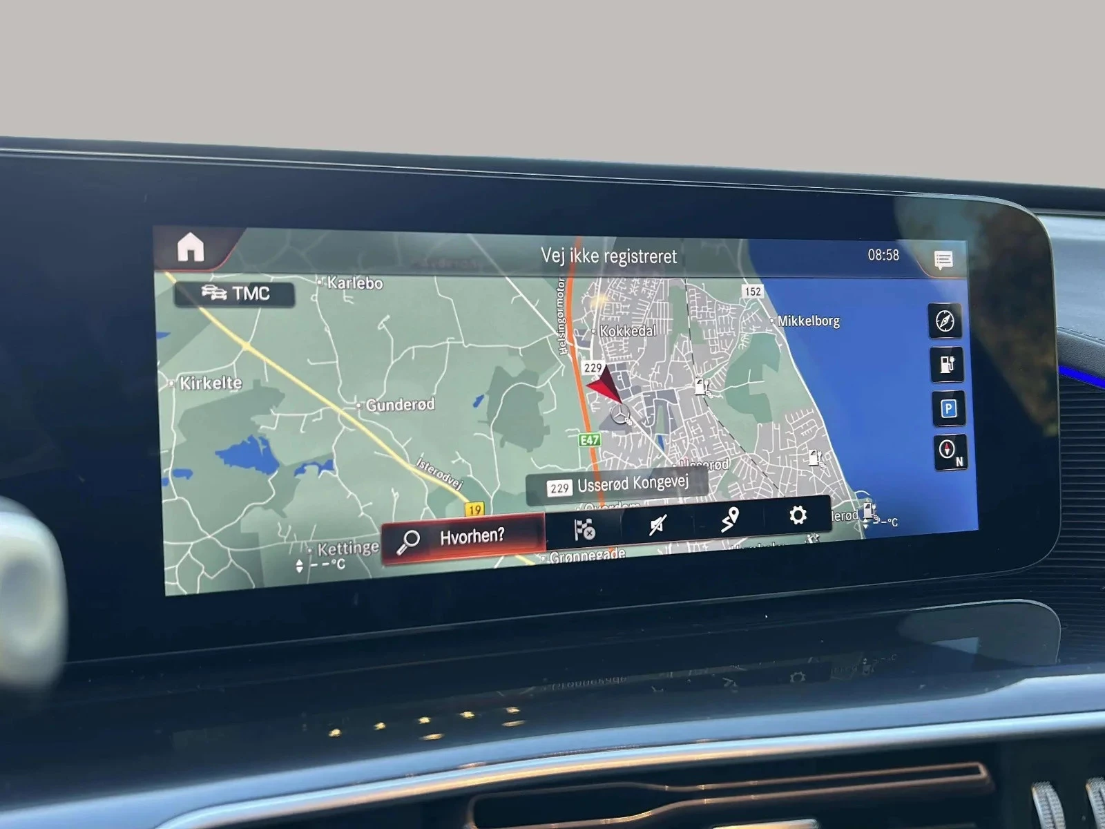 Mercedes-Benz-EQC-image-16