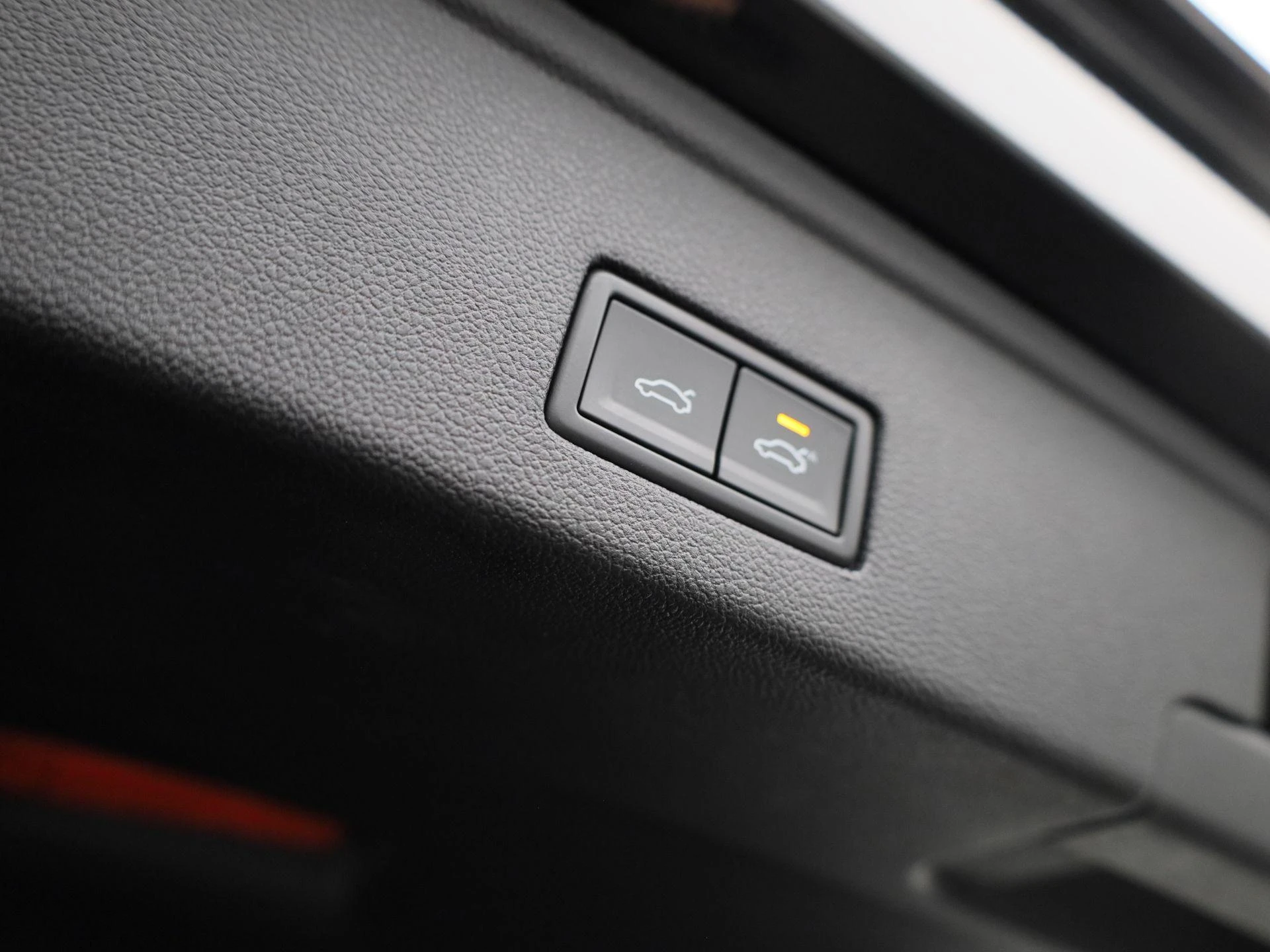 Volkswagen-Touareg-image-11