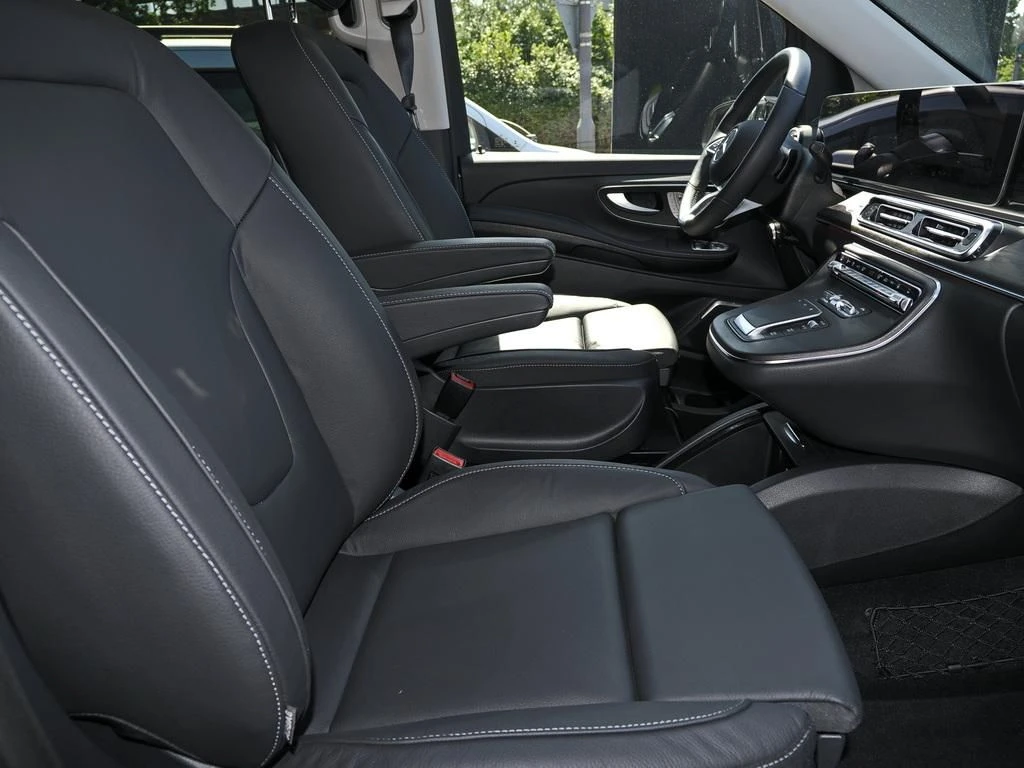 Mercedes-Benz-EQV 300-image-12