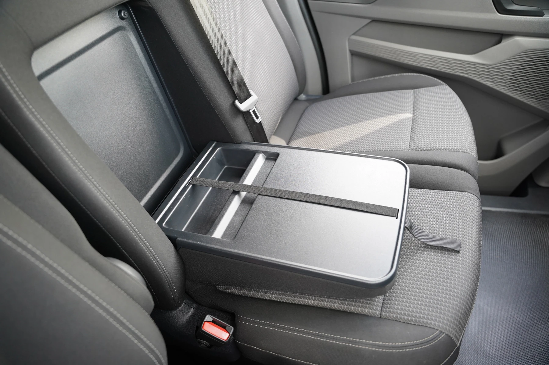 Volkswagen-Transporter-image-9