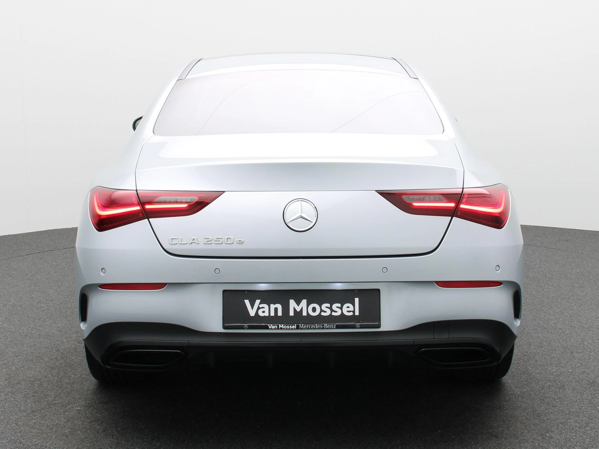 Mercedes-Benz-CLA-image-4