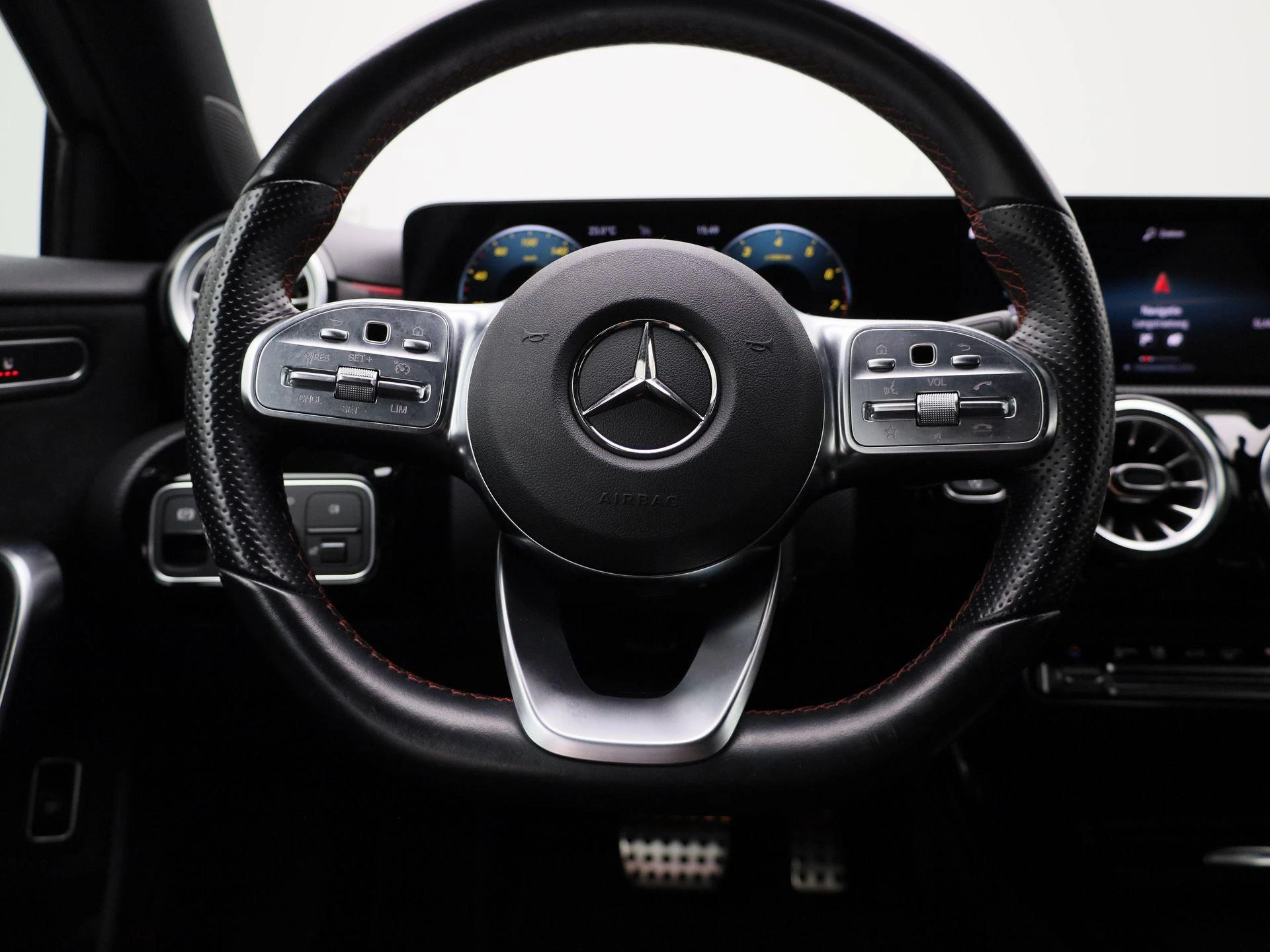 Mercedes-Benz A-Klasse Limousine 180 AMG Line