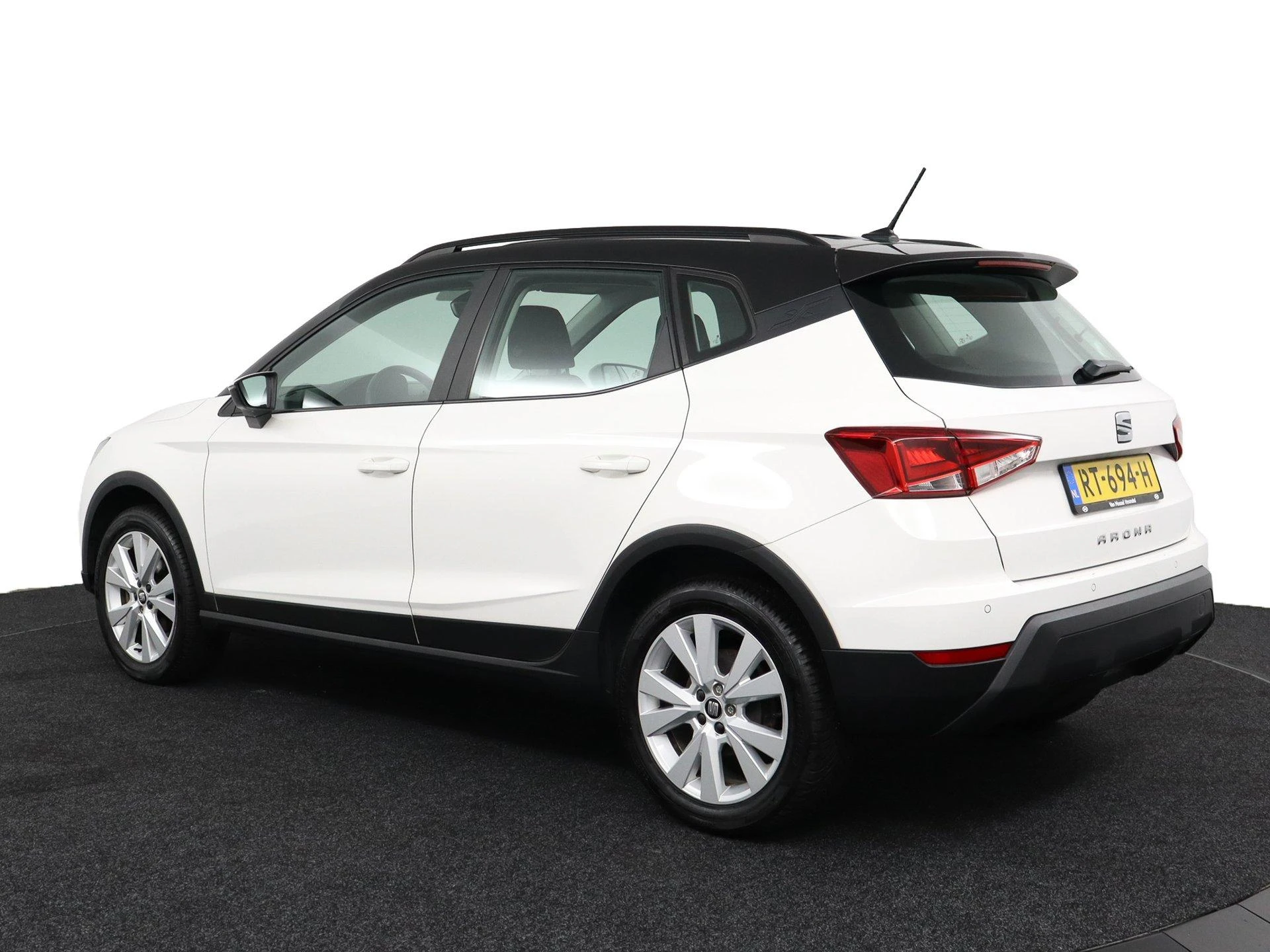 SEAT-Arona-image-3