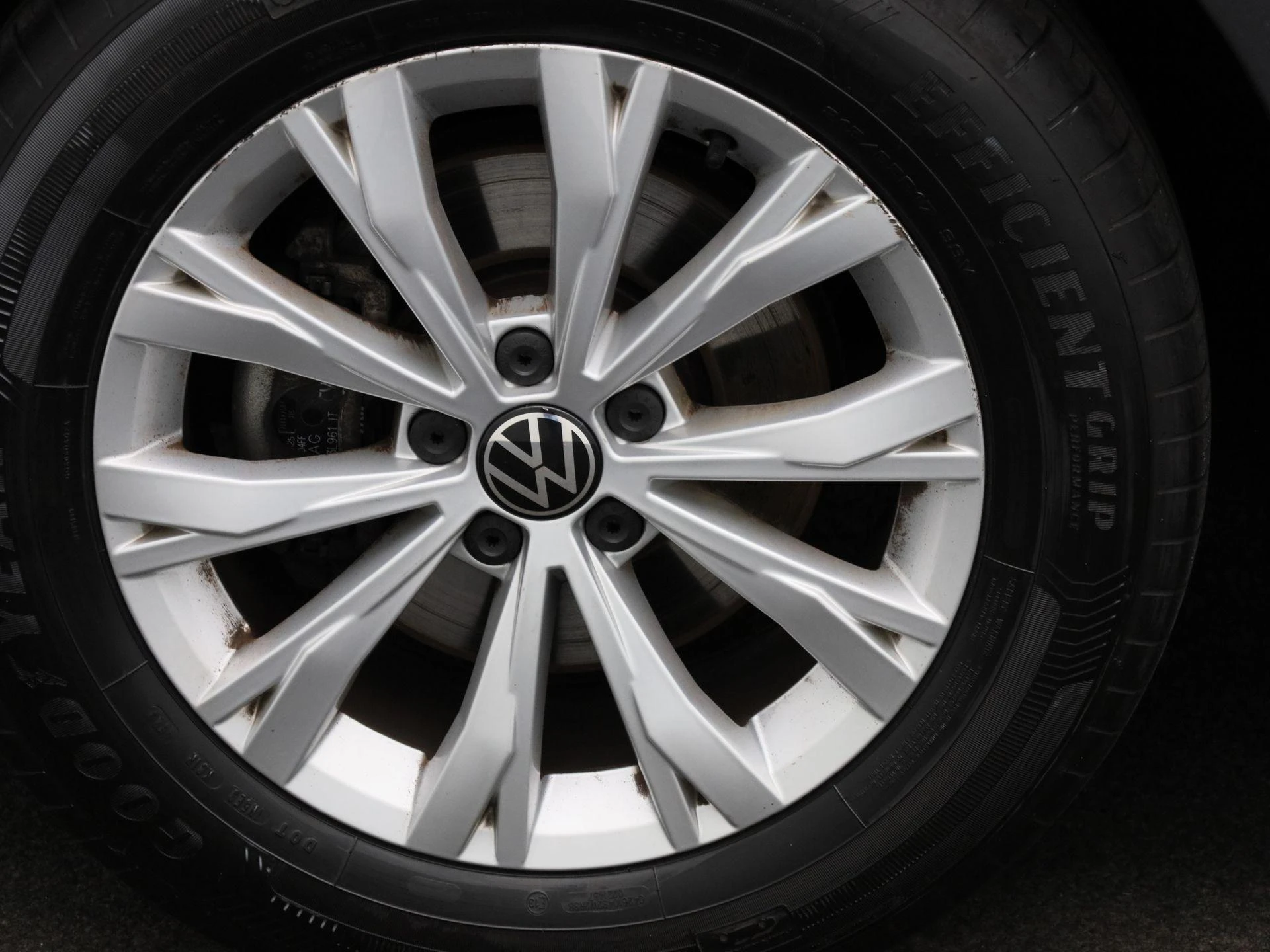 Volkswagen-Tiguan-image-13