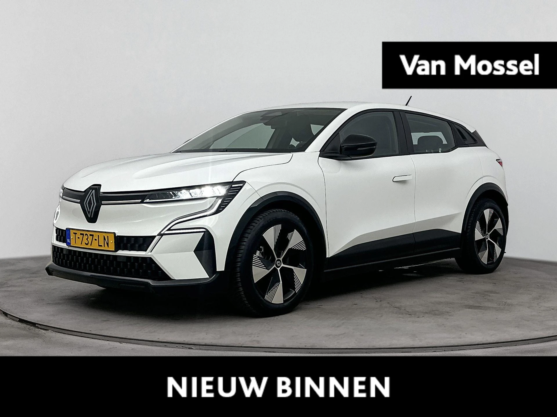 Renault-Megane E-Tech-image-0