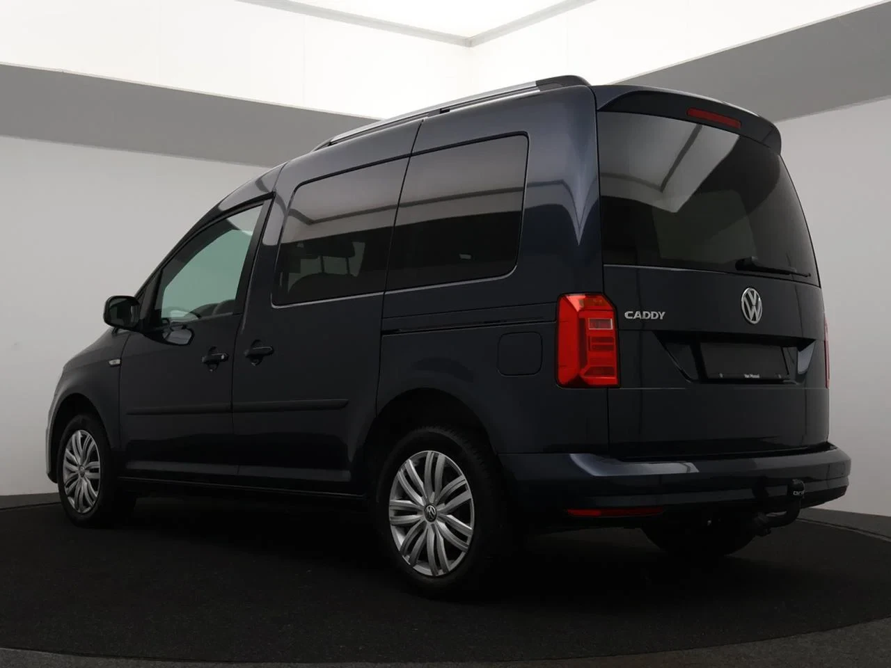 Volkswagen-Caddy-image-1