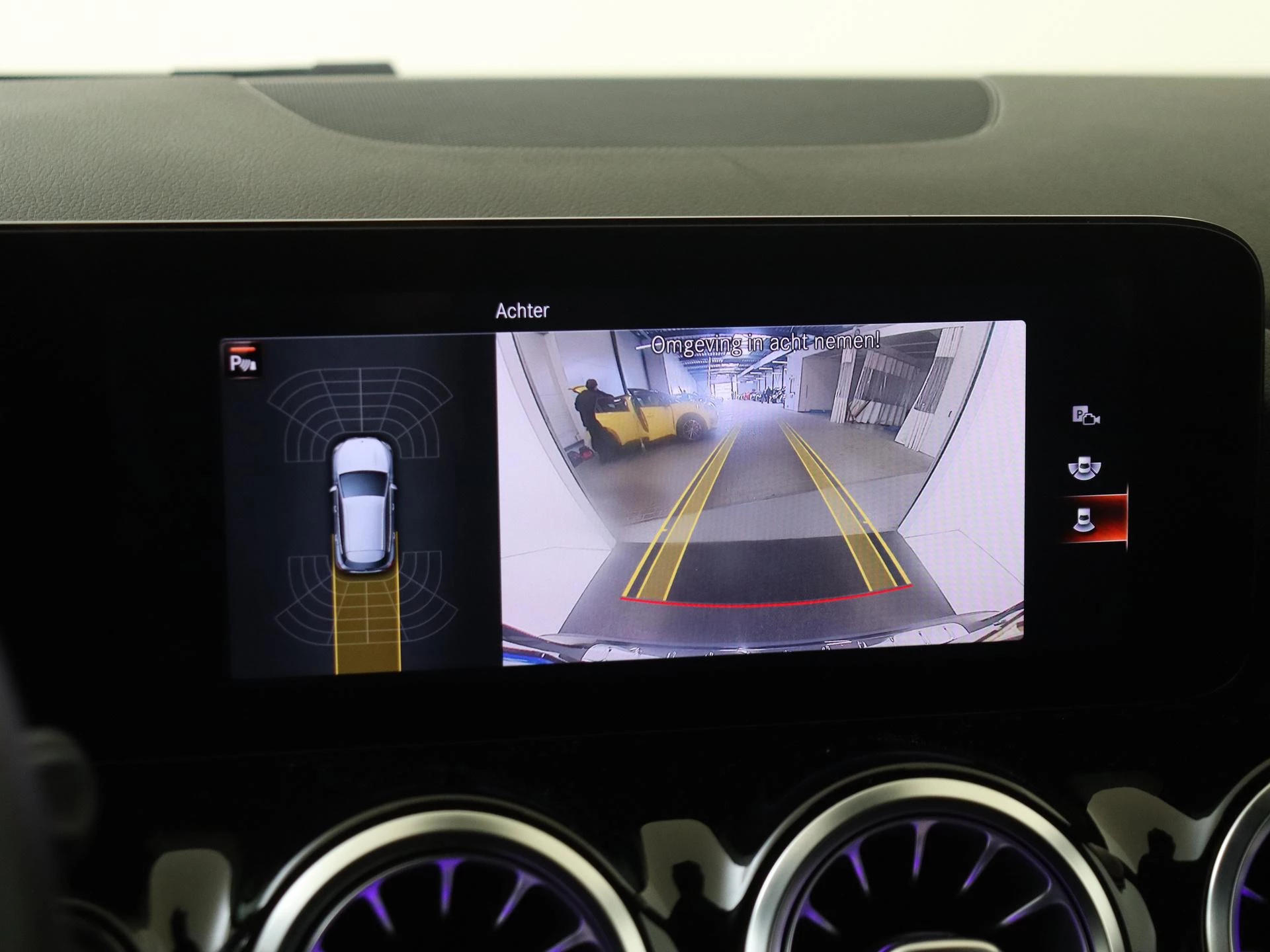 Mercedes-Benz-GLA-image-17