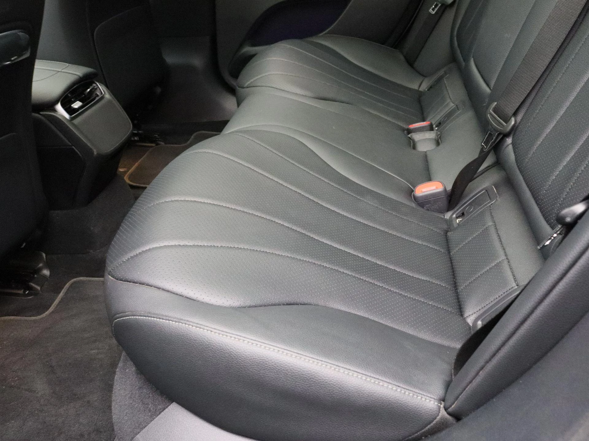 Mercedes-Benz EQE 300 Business Line + LEDER + PANORAMISCH DAK + CARPLAY +