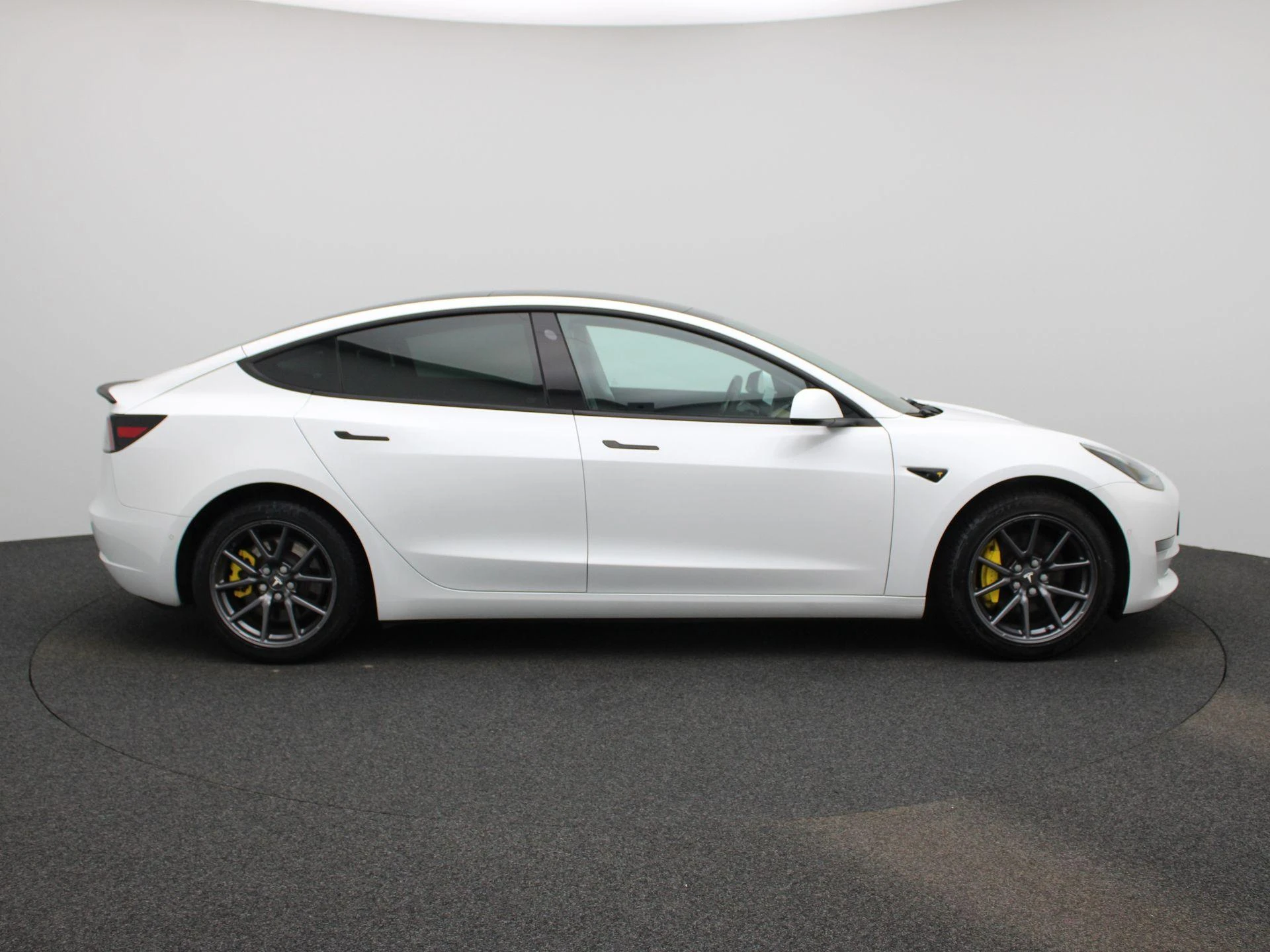 Tesla-Model 3-image-5