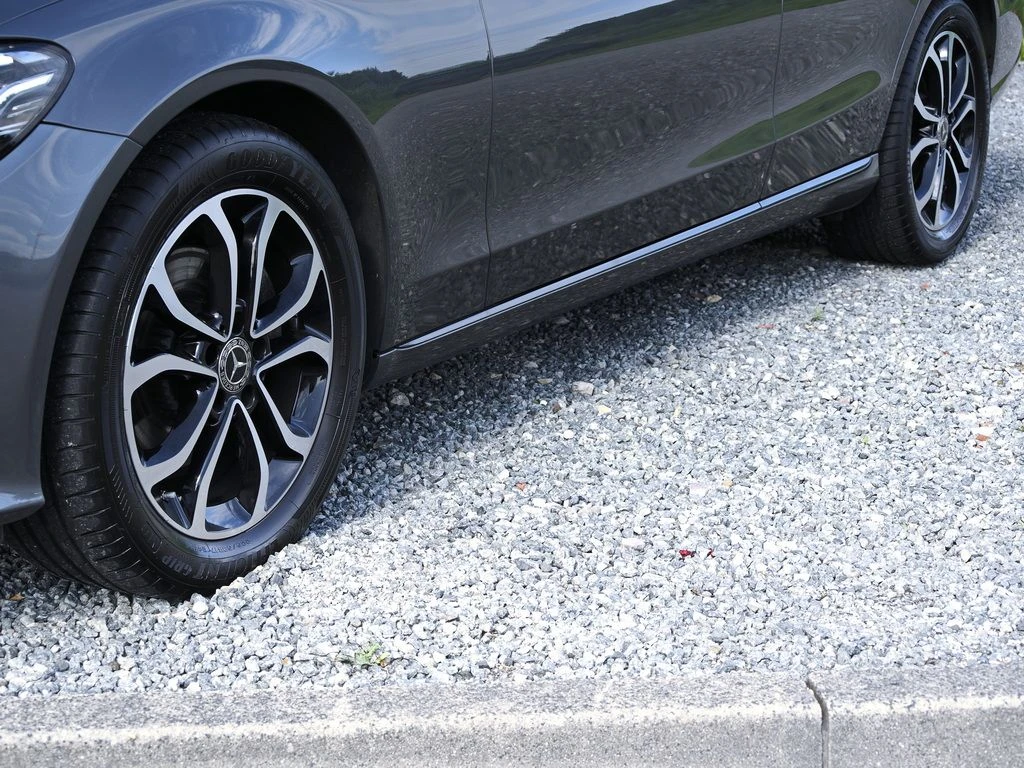 Mercedes-Benz-C-Klasse 220-image-5