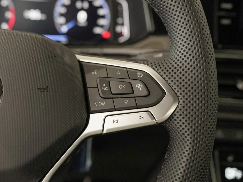 Volkswagen-T-Roc-image-18