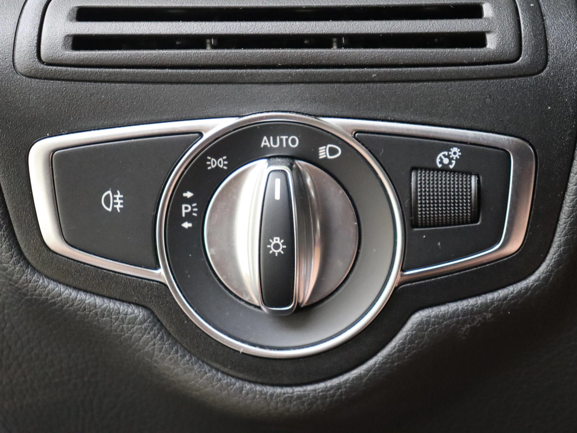 Mercedes-Benz GLC 300e 4MATIC Premium Plus