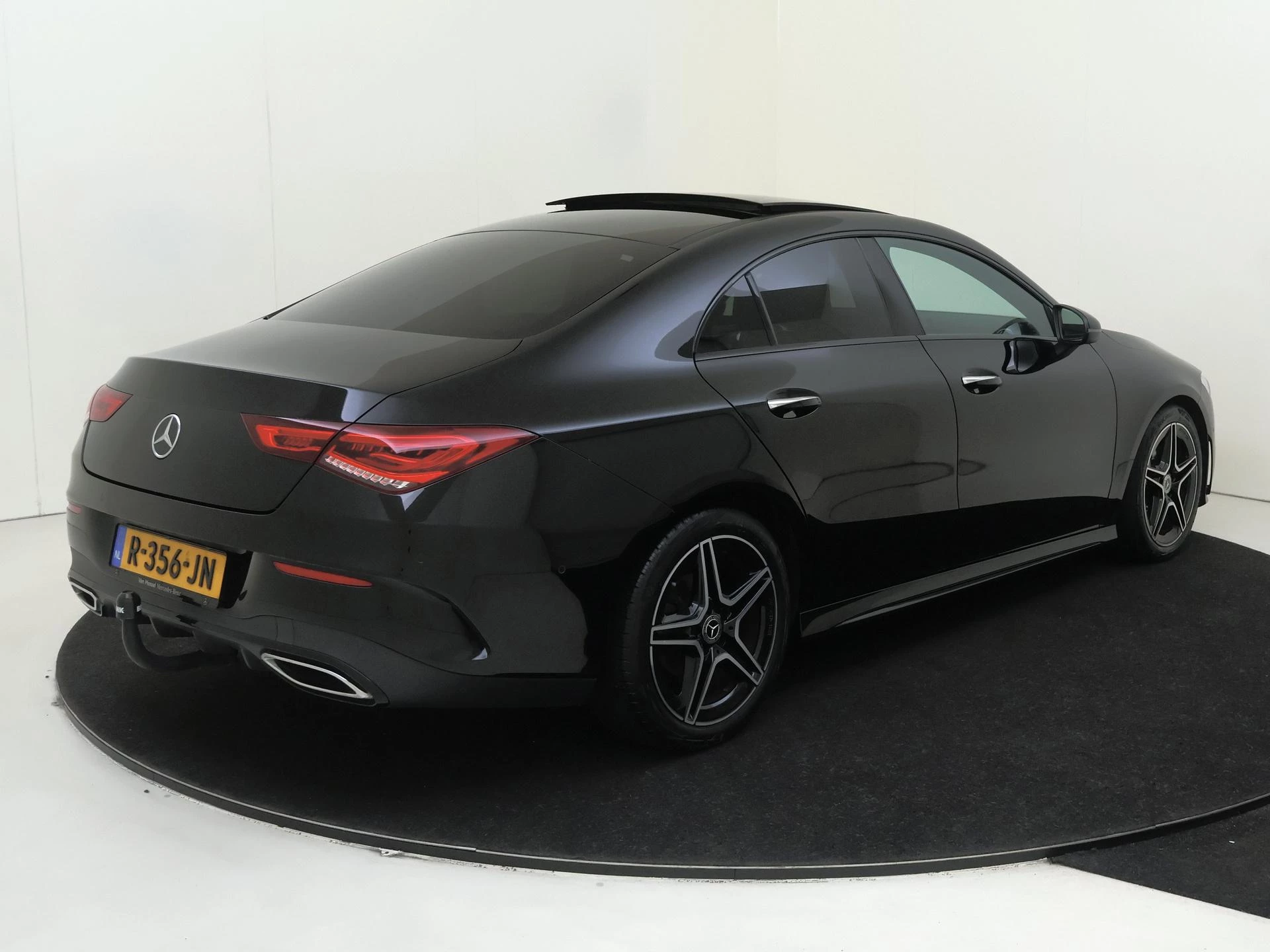 Mercedes-Benz-CLA-image-3