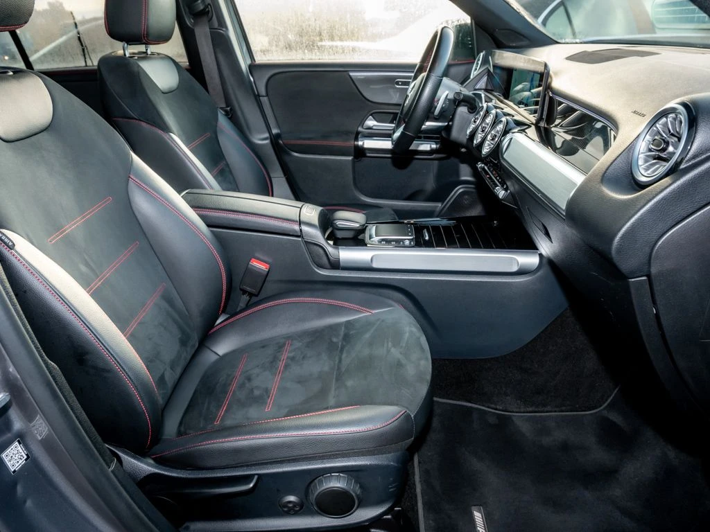 Mercedes-Benz-GLB 200 d-image-11