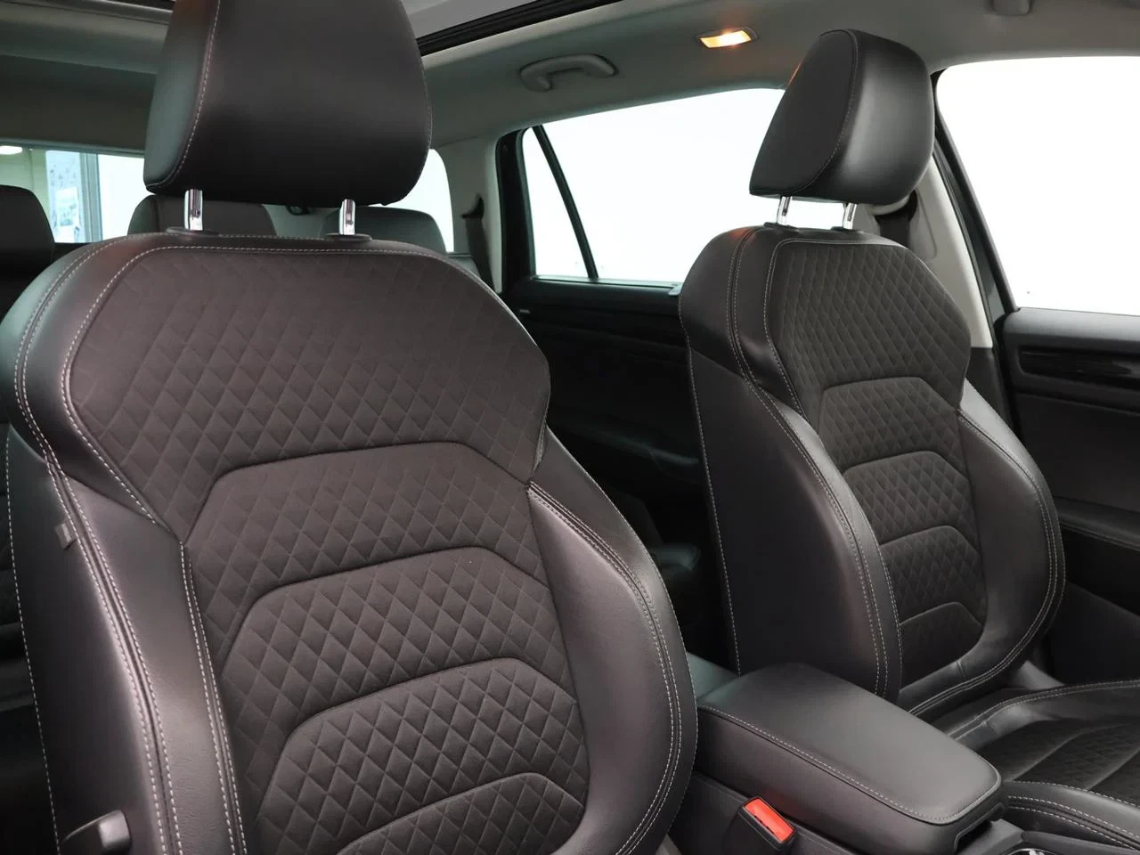 Škoda Kodiaq SKODA Kodiaq 1.5TSI 150PK *AUTOMAAT*PANODAK*TREKHAAK*LEDER*CAMERA*PDC*NAVI*AIRCO*KEYLESS GO*...*