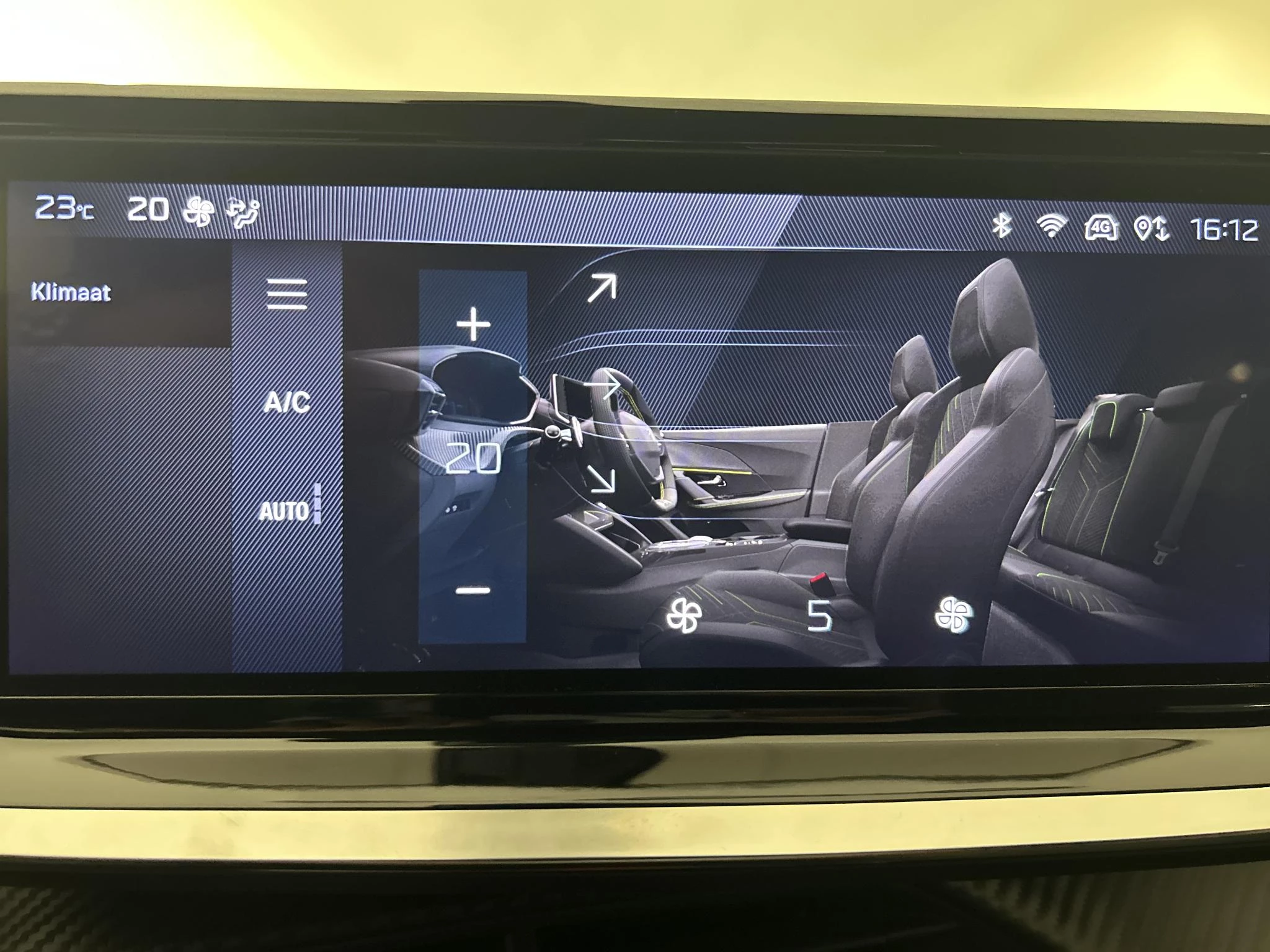 Peugeot 2008 1.2 Hybrid 145 Allure