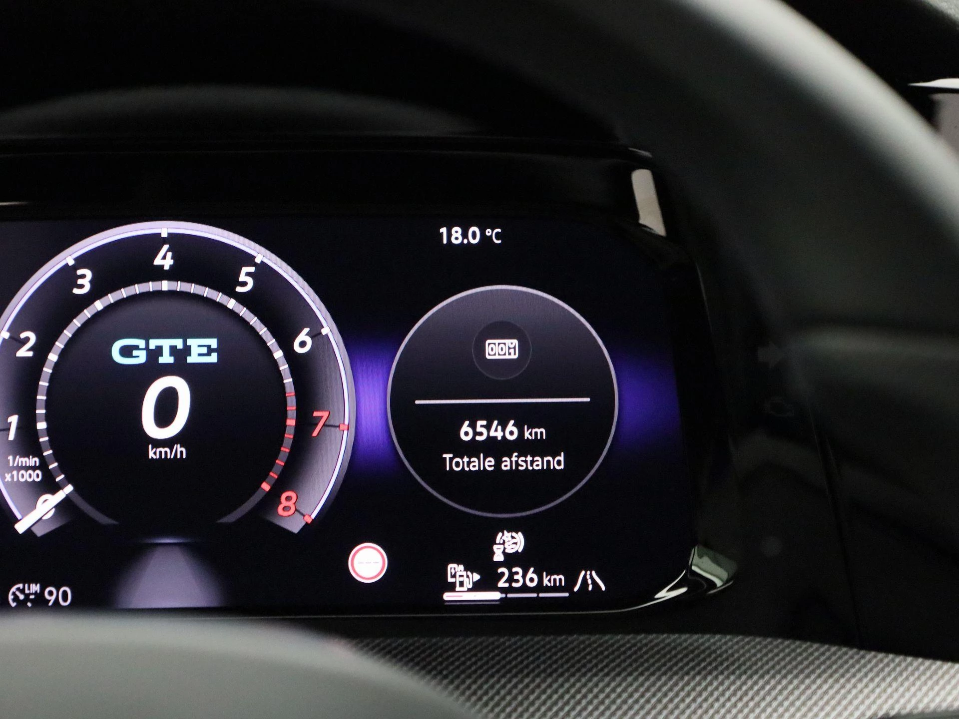 Volkswagen-Golf-image-7