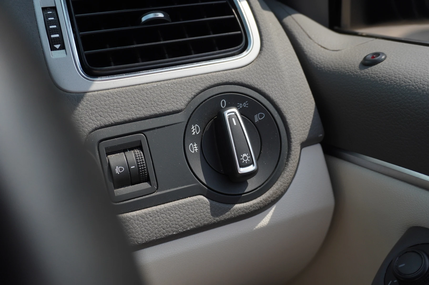 Volkswagen-Polo-image-22